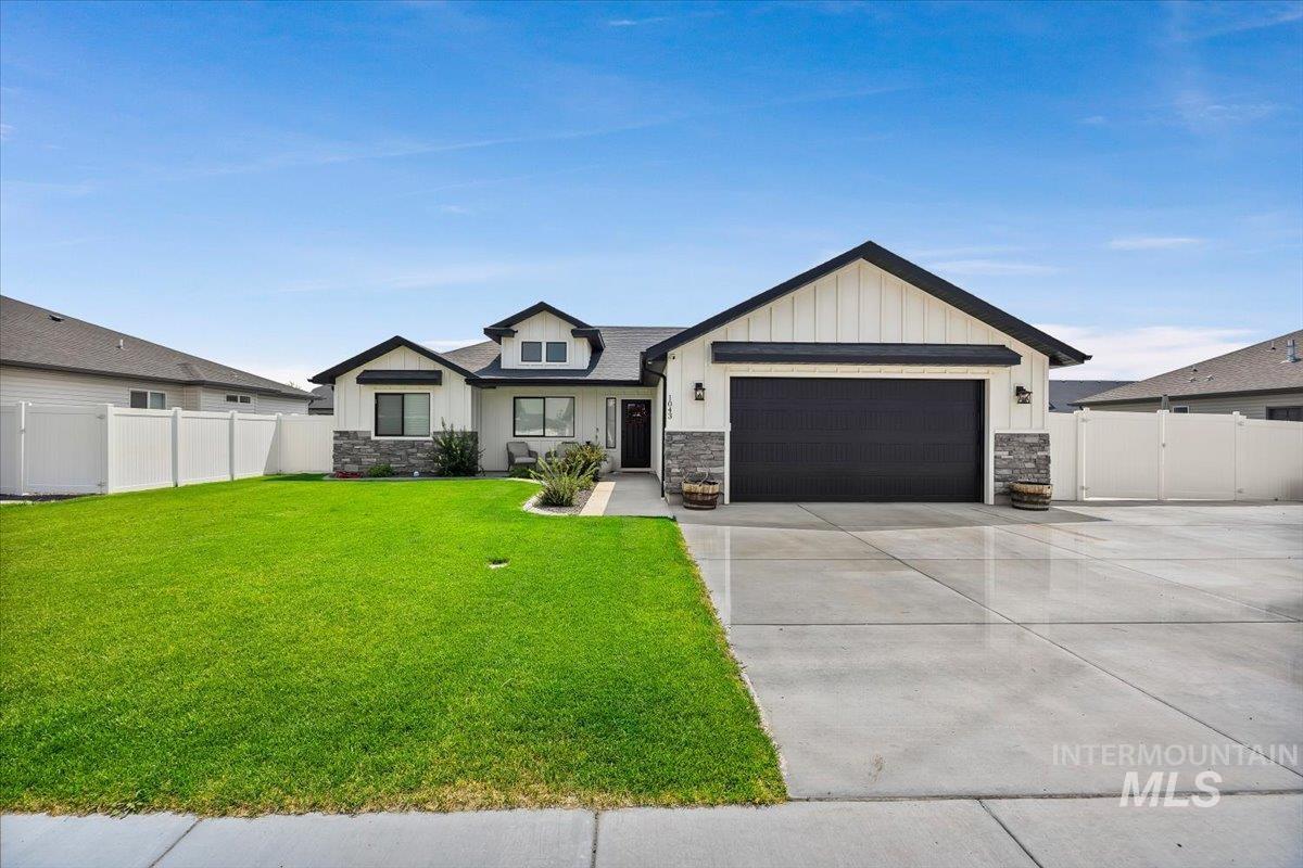 1043 Vista Ave, Kimberly, Idaho 83341, 3 Bedrooms, 2 Bathrooms, Residential For Sale, Price $419,900,MLS 98996049