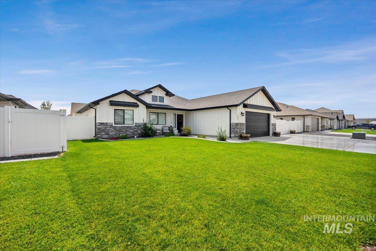 1043 Vista Ave, Kimberly, Idaho 83341, 3 Bedrooms, 2 Bathrooms, Residential For Sale, Price $404,900, 98996049