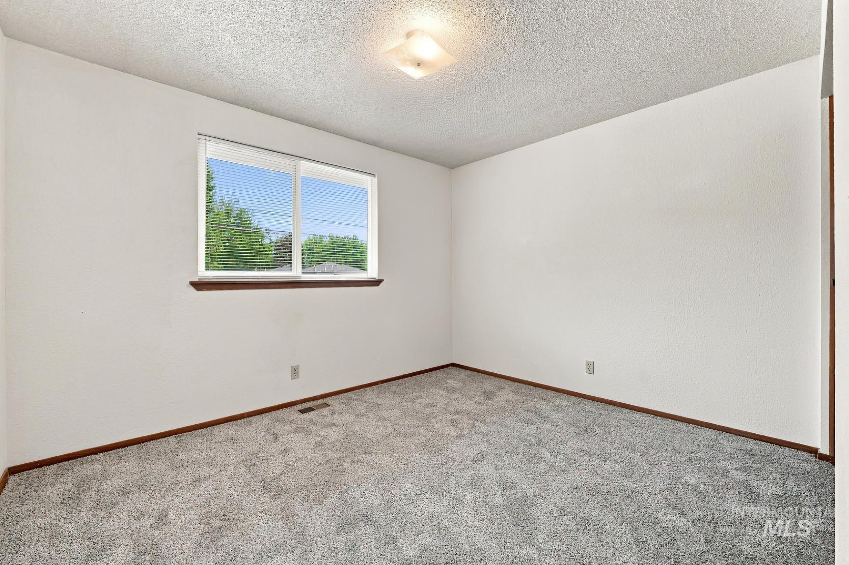 1610 S Londoner Ave, Boise, Idaho 83706, 2 Bedrooms, 1 Bathroom, Residential Income For Sale, Price $595,000, 98996060