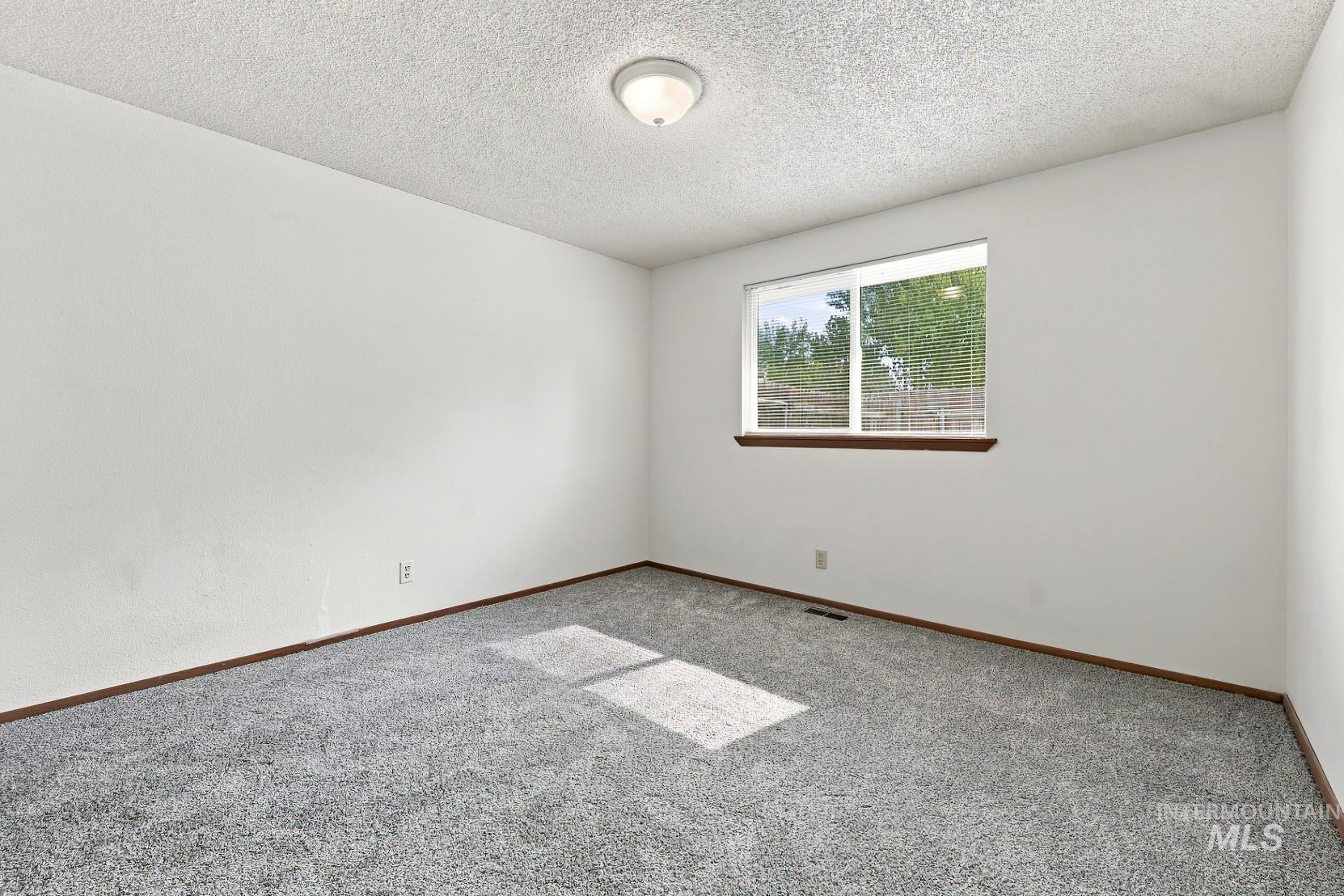 1610 S Londoner Ave, Boise, Idaho 83706, 2 Bedrooms, 1 Bathroom, Residential Income For Sale, Price $595,000, 98996060