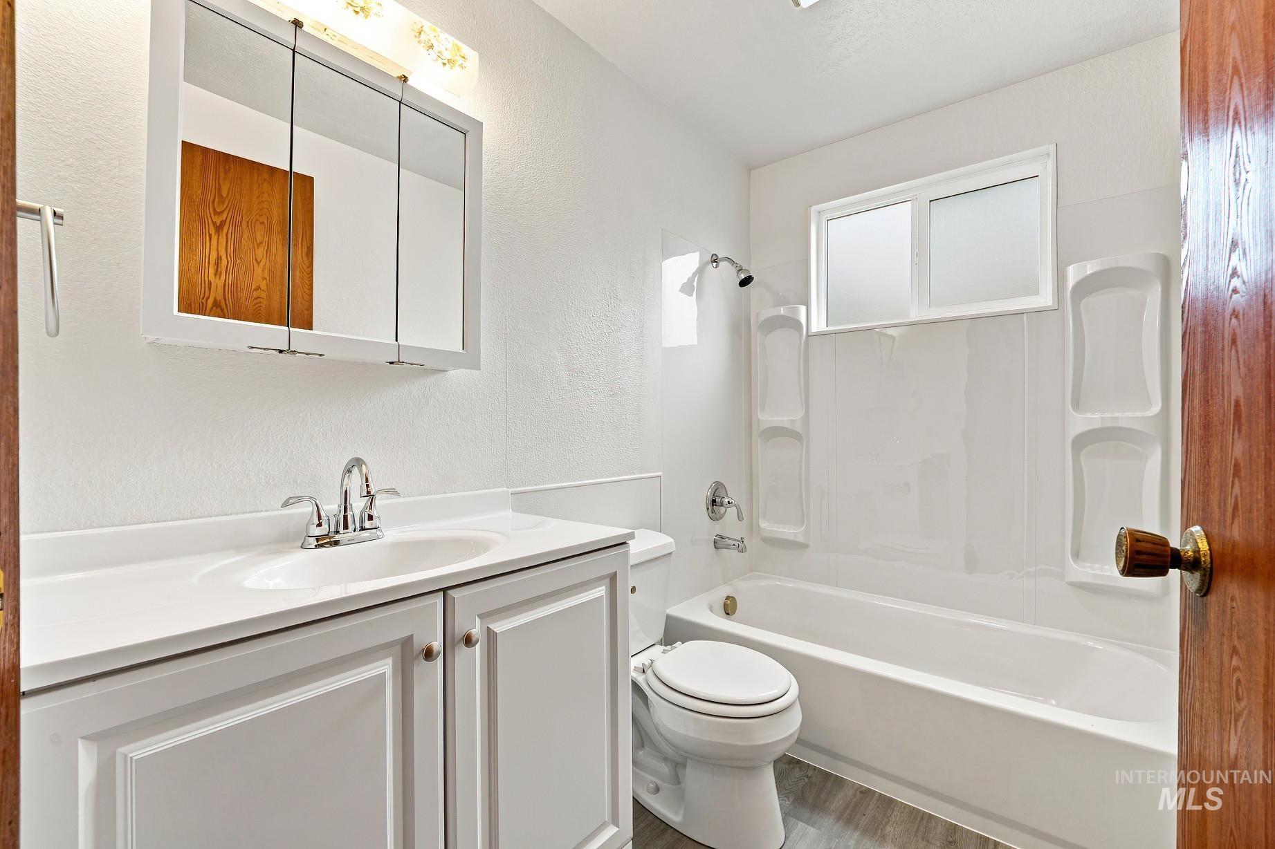 1610 S Londoner Ave, Boise, Idaho 83706, 2 Bedrooms, 1 Bathroom, Residential Income For Sale, Price $595,000, 98996060