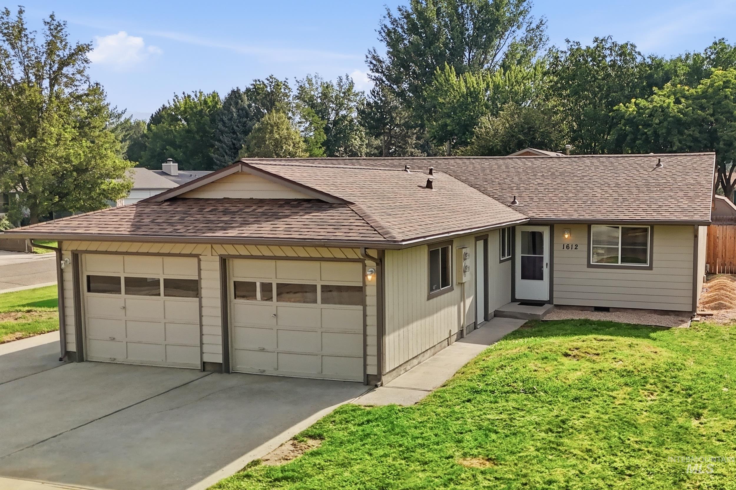 1610 / 1612 S Londoner Ave, Boise, Idaho 83706, 2 Bedrooms, 1 Bathroom, Residential Income For Sale, Price $575,000,MLS 98996060