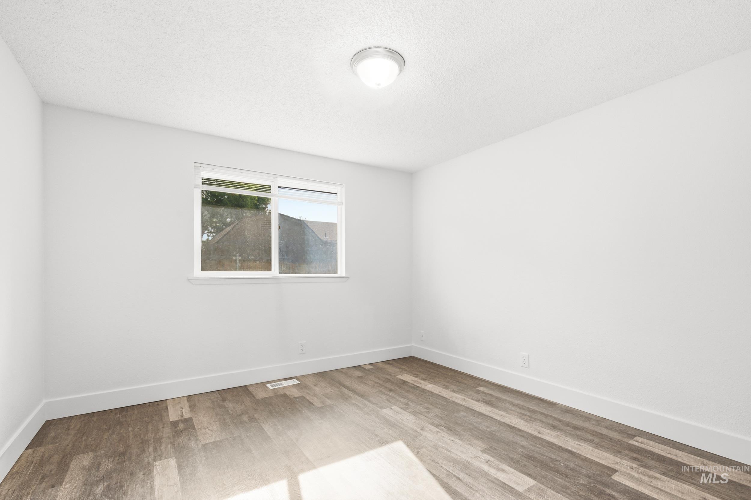 1610 / 1612 S Londoner Ave, Boise, Idaho 83706, 2 Bedrooms, 1 Bathroom, Residential Income For Sale, Price $575,000,MLS 98996060