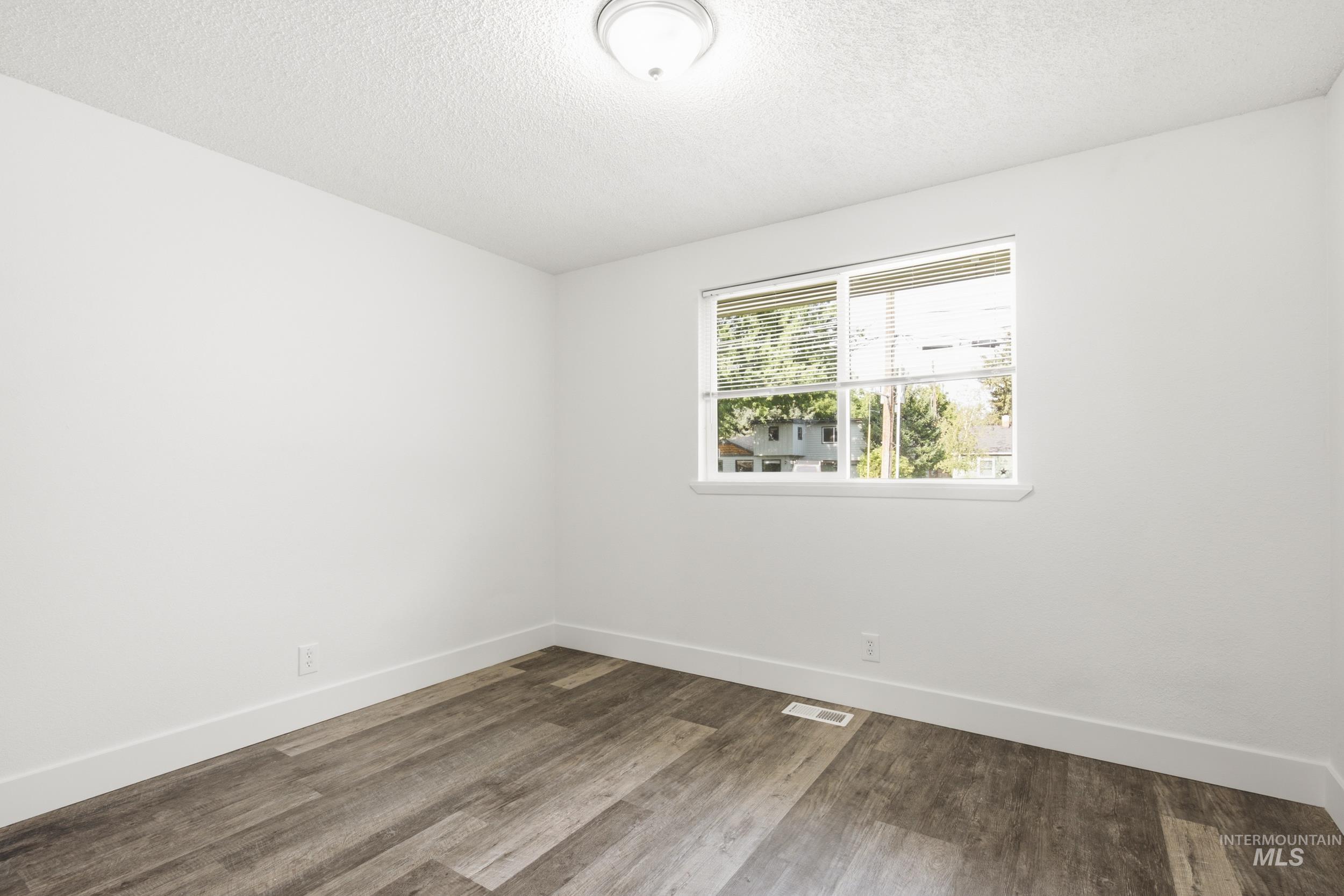 1610 / 1612 S Londoner Ave, Boise, Idaho 83706, 2 Bedrooms, 1 Bathroom, Residential Income For Sale, Price $575,000,MLS 98996060