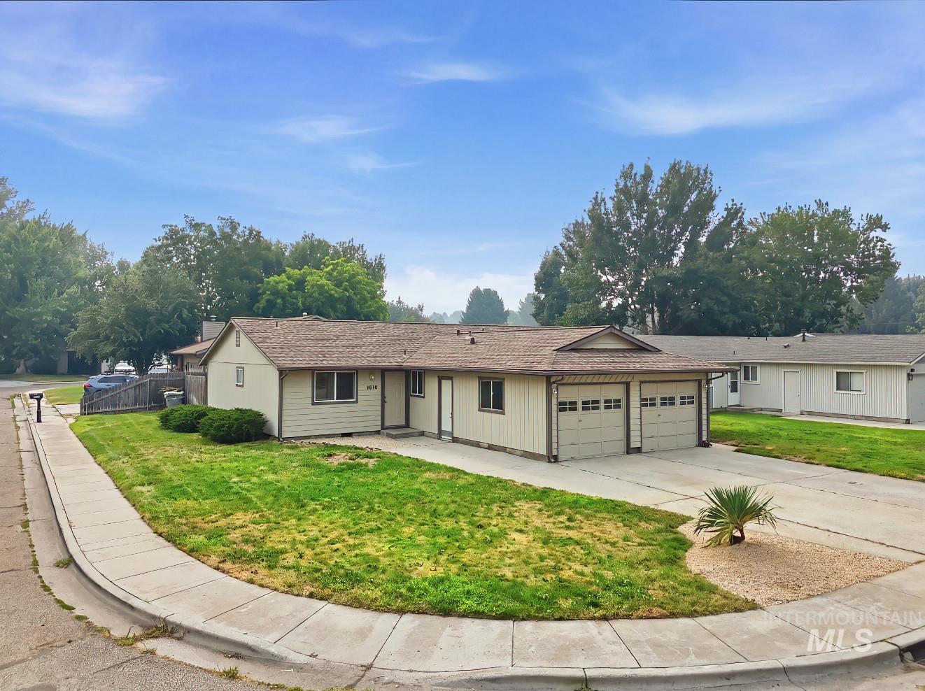 1610 S Londoner Ave, Boise, Idaho 83706, 2 Bedrooms, 1 Bathroom, Residential Income For Sale, Price $595,000, 98996060