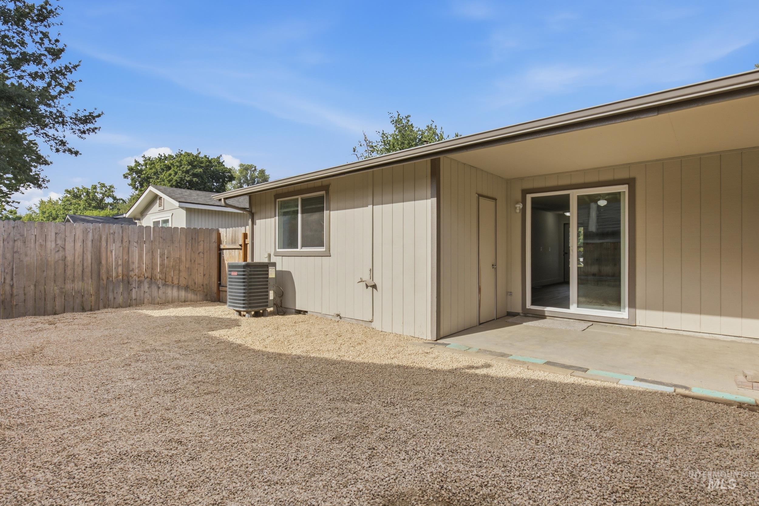 1610 / 1612 S Londoner Ave, Boise, Idaho 83706, 2 Bedrooms, 1 Bathroom, Residential Income For Sale, Price $575,000,MLS 98996060