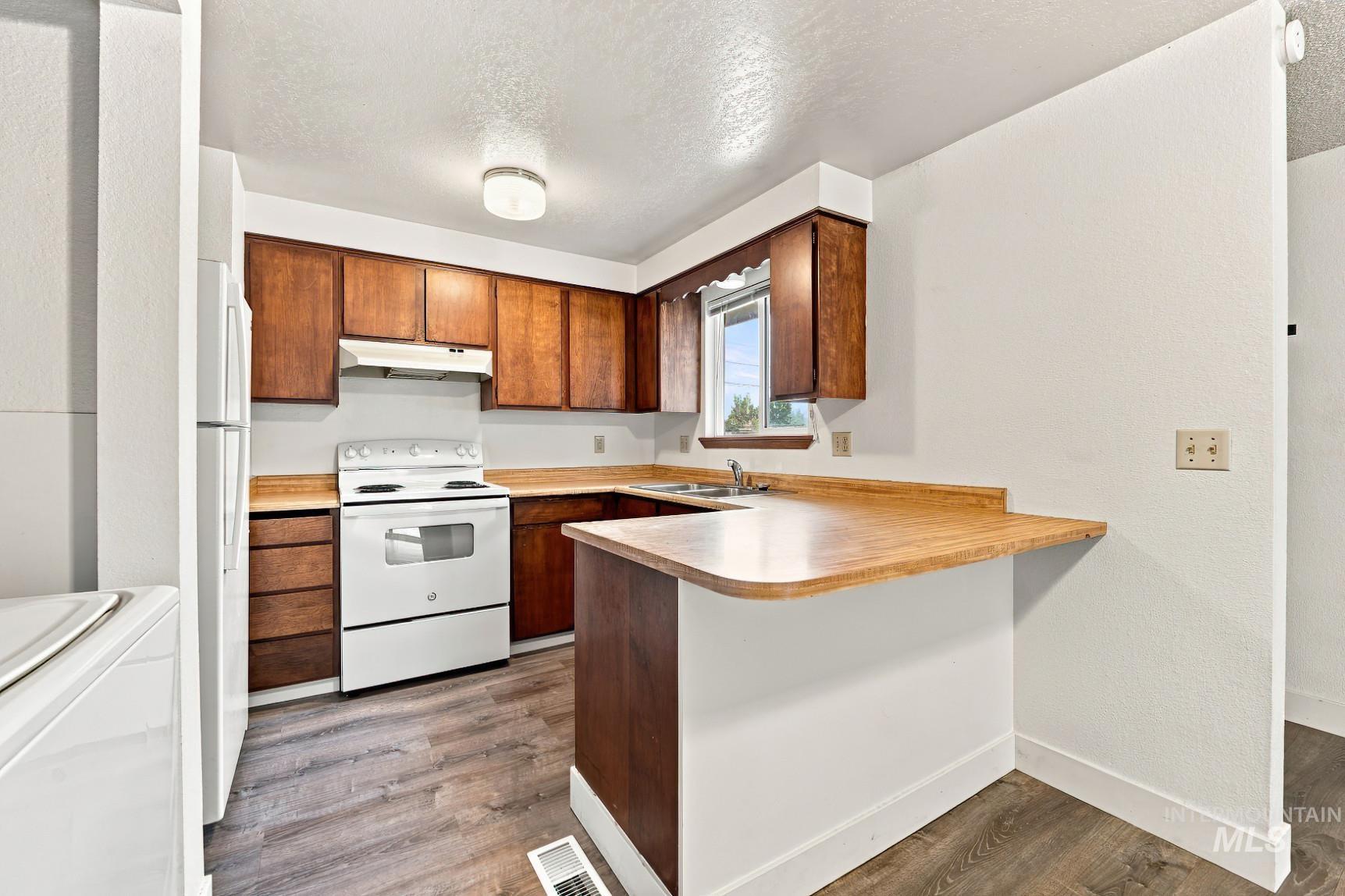 1610 S Londoner Ave, Boise, Idaho 83706, 2 Bedrooms, 1 Bathroom, Residential Income For Sale, Price $595,000, 98996060