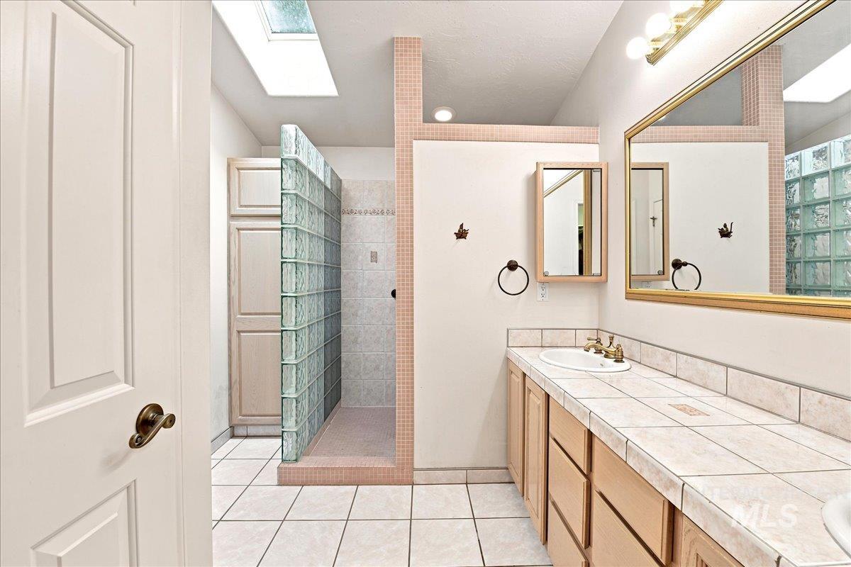 1921 Arcata Way, Ontario, Oregon 97914, 2 Bedrooms, 2 Bathrooms, Residential Income For Sale, Price $390,000, 98996085