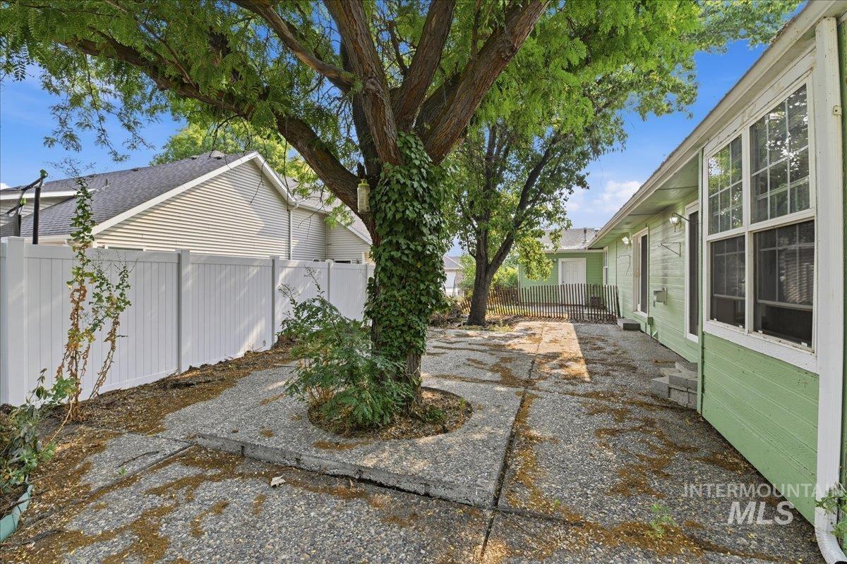 1921 Arcata Way, Ontario, Oregon 97914, 2 Bedrooms, 2 Bathrooms, Residential Income For Sale, Price $390,000, 98996085