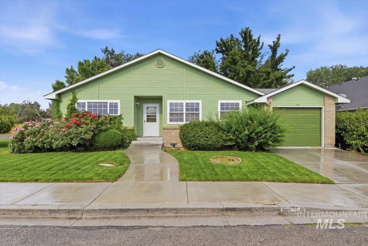 1921 Arcata Way, Ontario, Oregon 97914, 2 Bedrooms, 2 Bathrooms, Residential Income For Sale, Price $390,000, 98996085