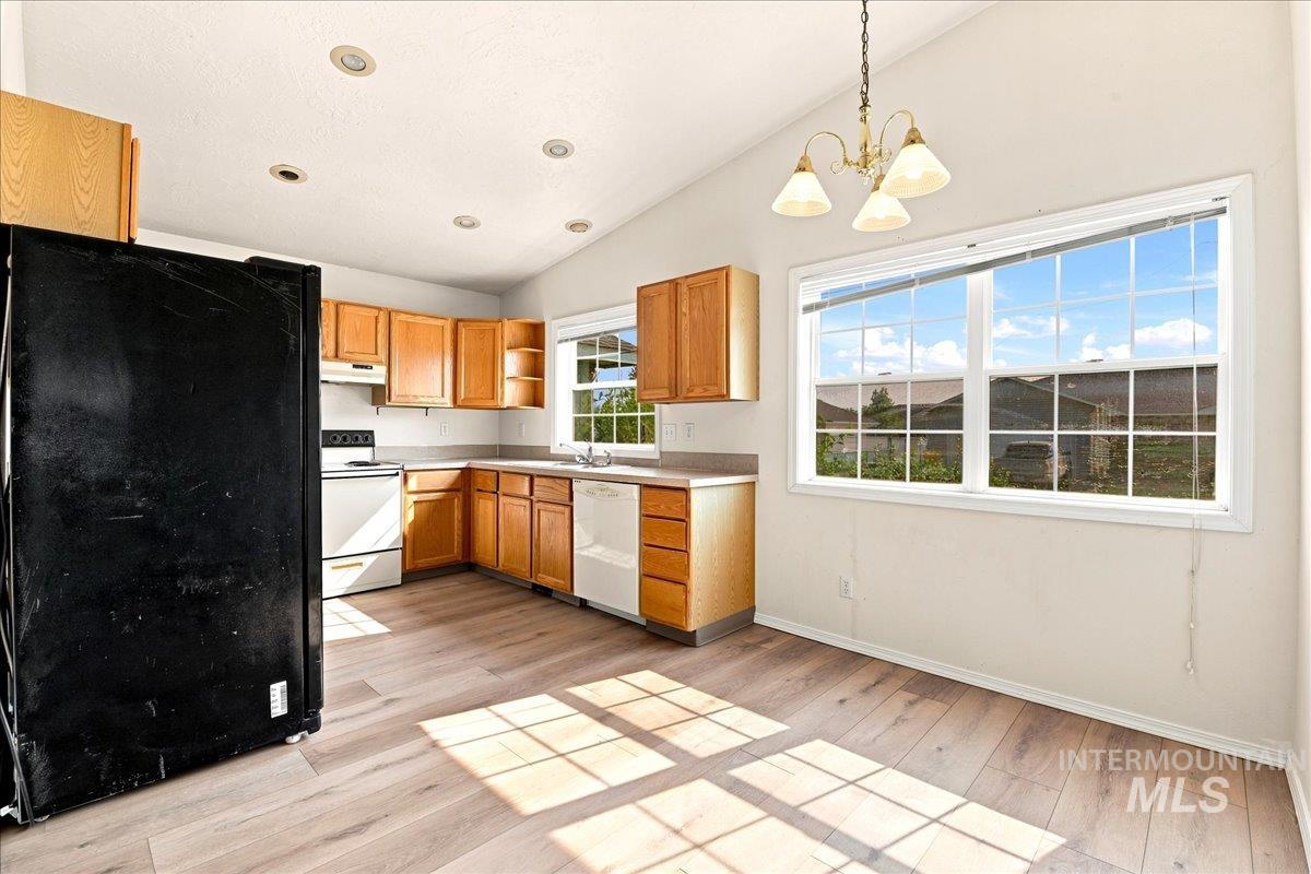 1921 Arcata Way, Ontario, Oregon 97914, 2 Bedrooms, 2 Bathrooms, Residential Income For Sale, Price $390,000, 98996085