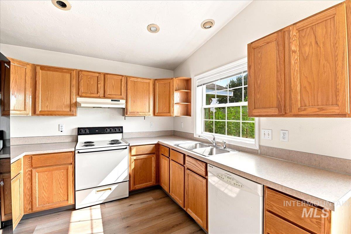 1921 Arcata Way, Ontario, Oregon 97914, 2 Bedrooms, 2 Bathrooms, Residential Income For Sale, Price $390,000, 98996085