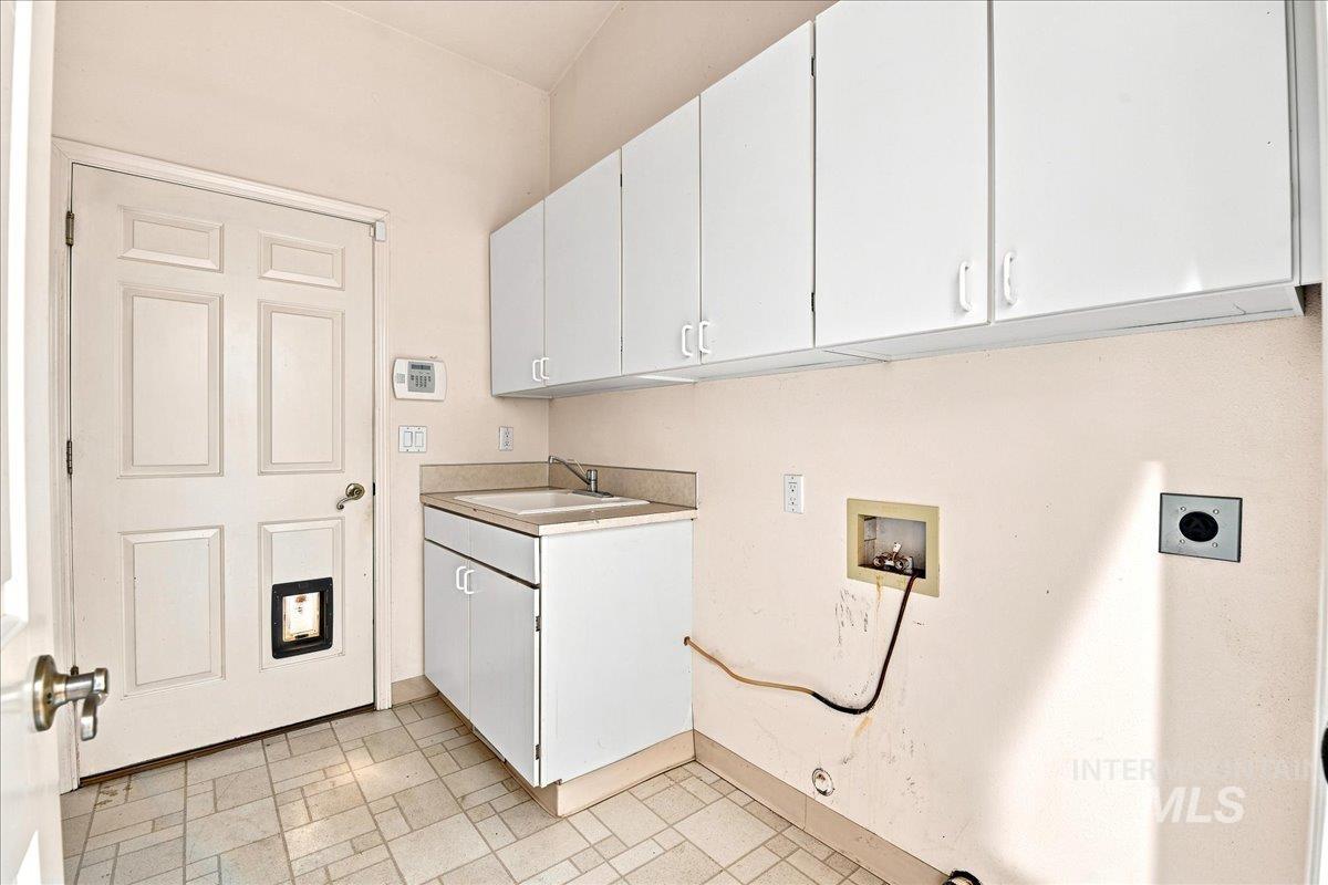 1921 Arcata Way, Ontario, Oregon 97914, 2 Bedrooms, 2 Bathrooms, Residential Income For Sale, Price $390,000, 98996085