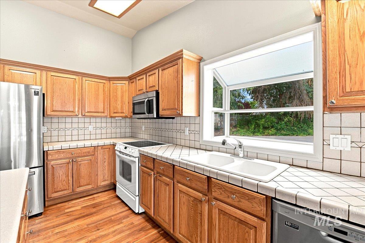 1921 Arcata Way, Ontario, Oregon 97914, 2 Bedrooms, 2 Bathrooms, Residential Income For Sale, Price $390,000, 98996085