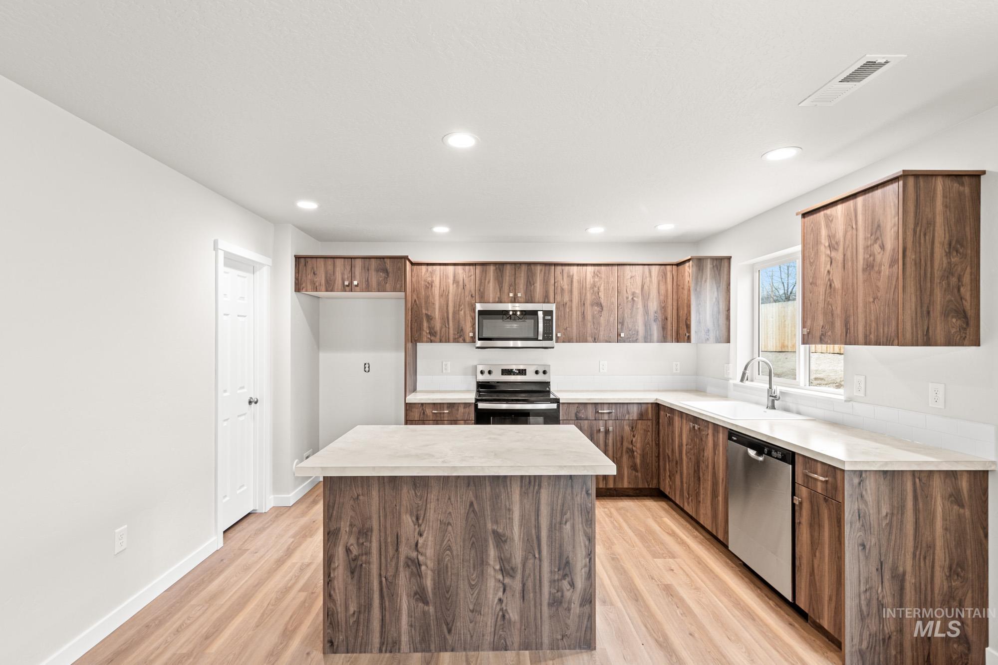 643 W Novak Dr, Emmett, Idaho 83617, 4 Bedrooms, 2.5 Bathrooms, Residential For Sale, Price $464,990,MLS 98996095