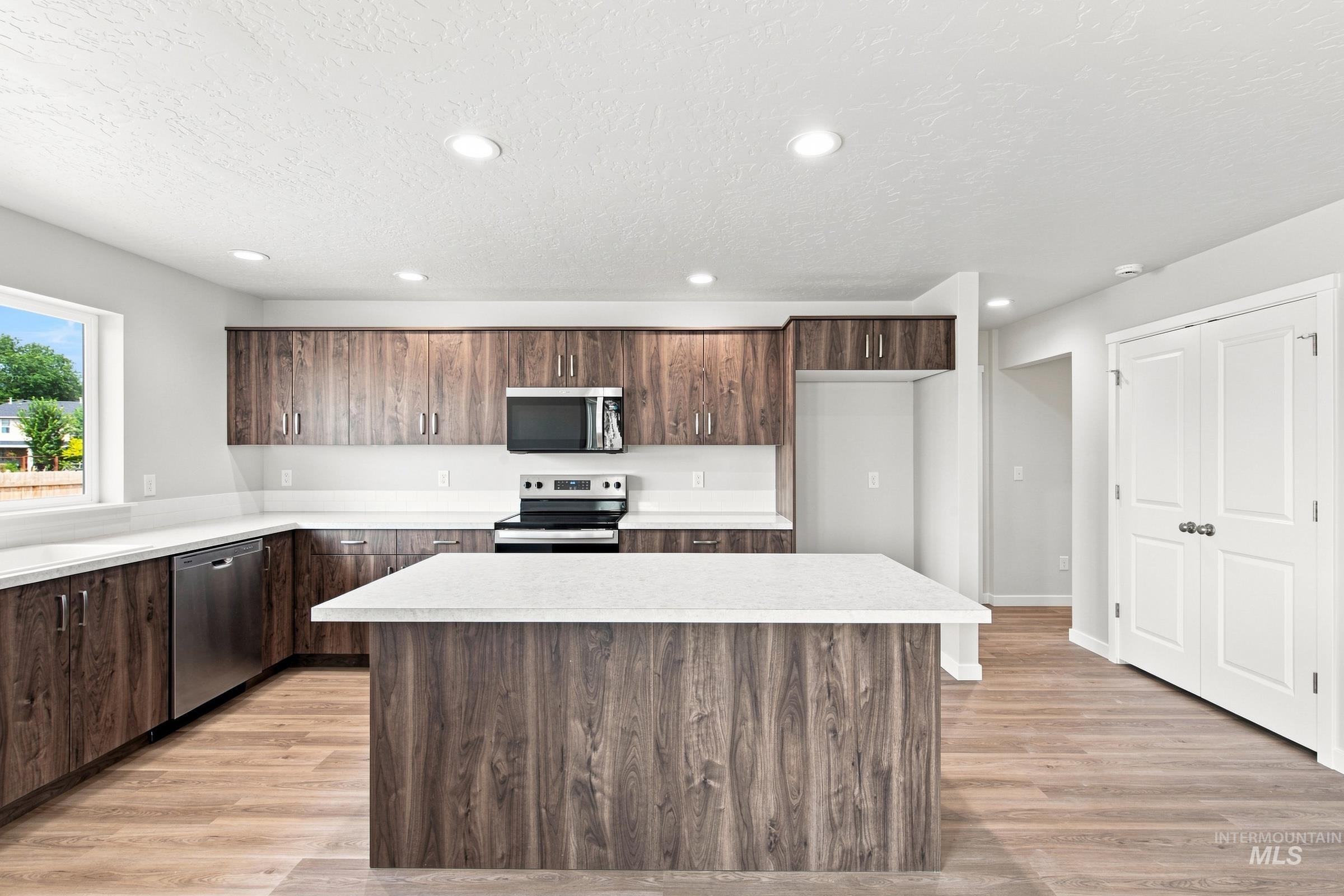 405 Miner Ave, Middleton, Idaho 83644, 5 Bedrooms, 2.5 Bathrooms, Residential For Sale, Price $529,990,MLS 98996098