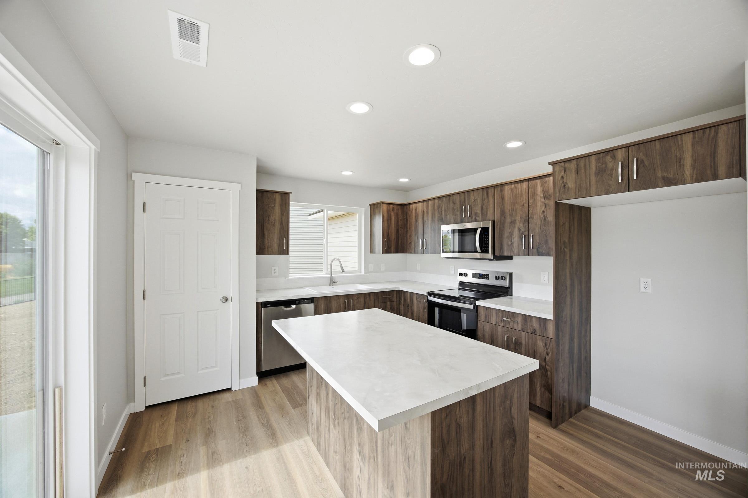 1680 Gyrfalcon St, Middleton, Idaho 83644, 4 Bedrooms, 2.5 Bathrooms, Residential For Sale, Price $444,990,MLS 98996100