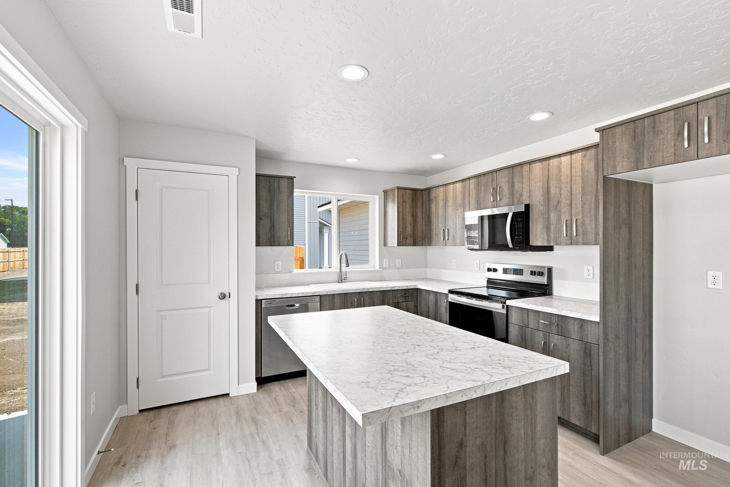1680 Gyrfalcon St, Middleton, Idaho 83644, 4 Bedrooms, 2.5 Bathrooms, Residential For Sale, Price $444,990,MLS 98996100