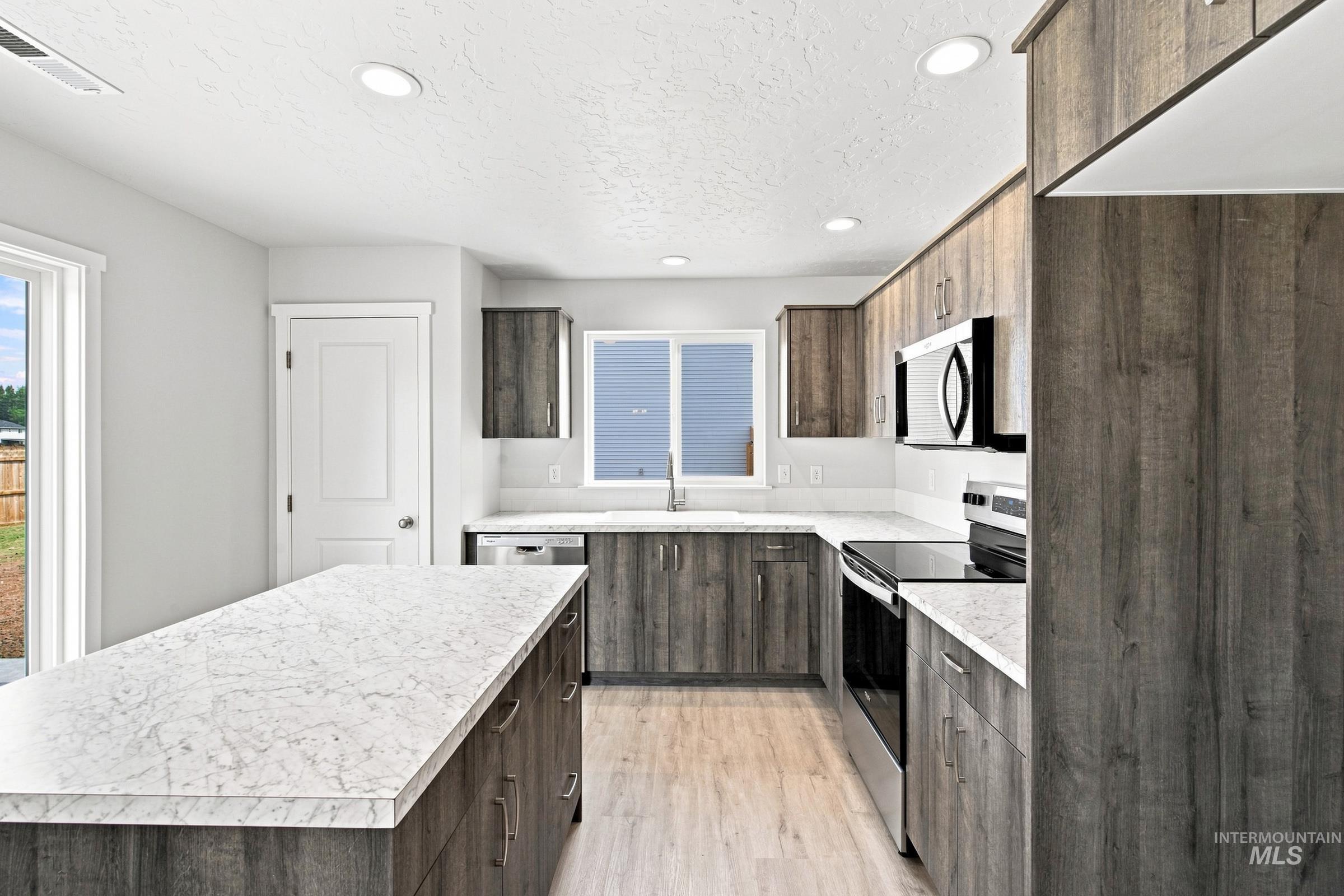 1680 Gyrfalcon St, Middleton, Idaho 83644, 4 Bedrooms, 2.5 Bathrooms, Residential For Sale, Price $444,990,MLS 98996100