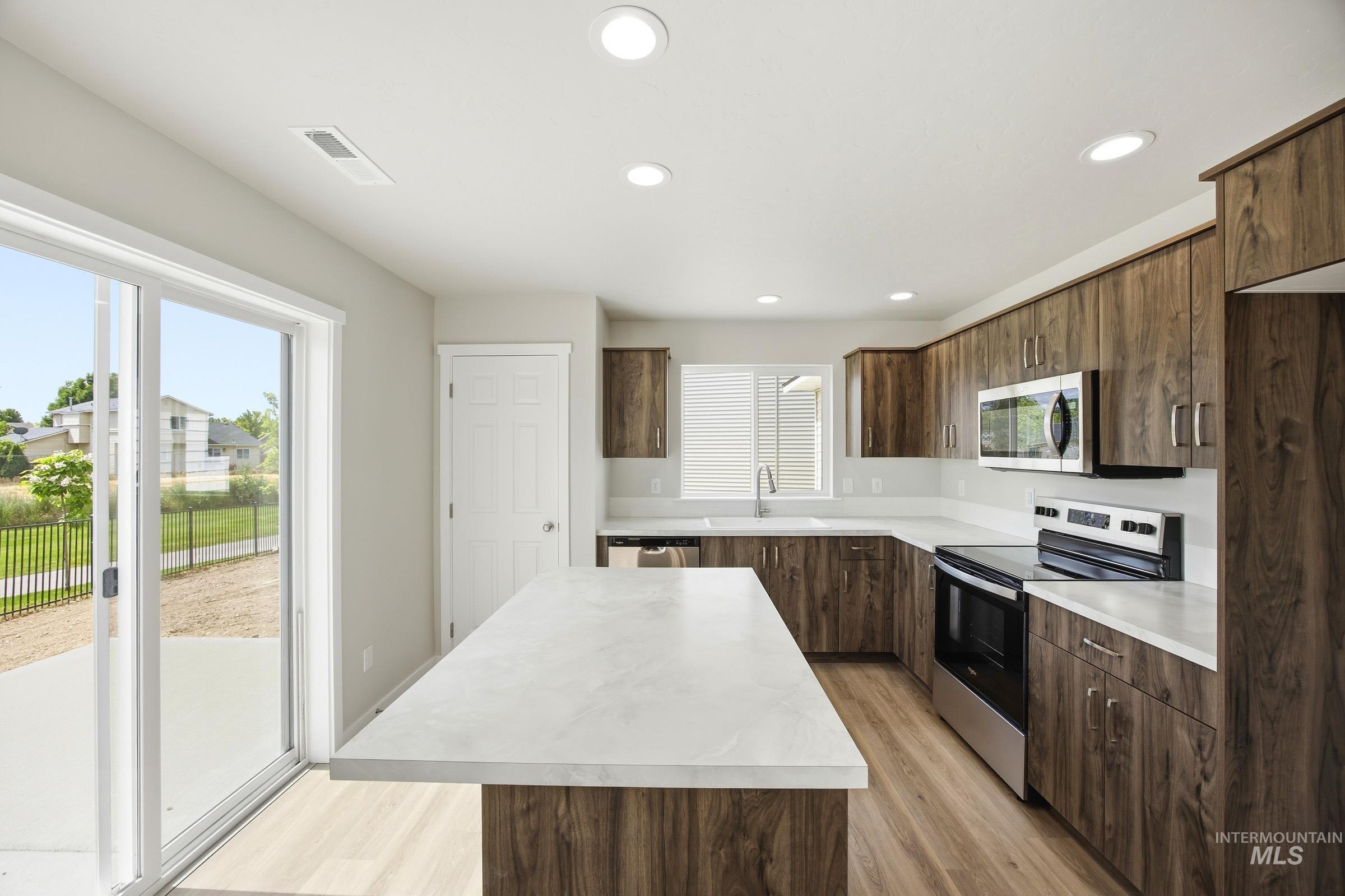 1680 Gyrfalcon St, Middleton, Idaho 83644, 4 Bedrooms, 2.5 Bathrooms, Residential For Sale, Price $444,990,MLS 98996100