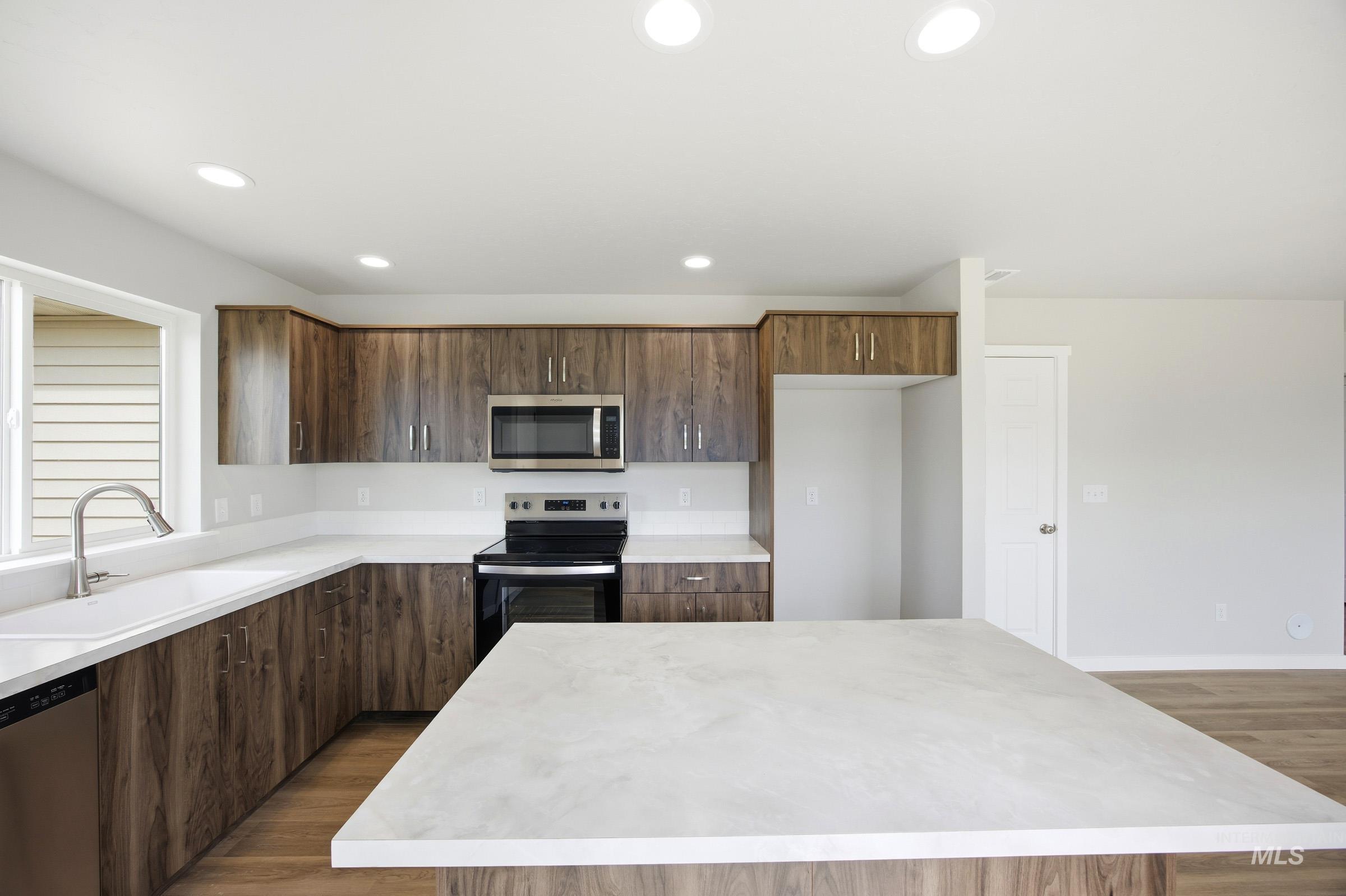 1680 Gyrfalcon St, Middleton, Idaho 83644, 4 Bedrooms, 2.5 Bathrooms, Residential For Sale, Price $444,990,MLS 98996100