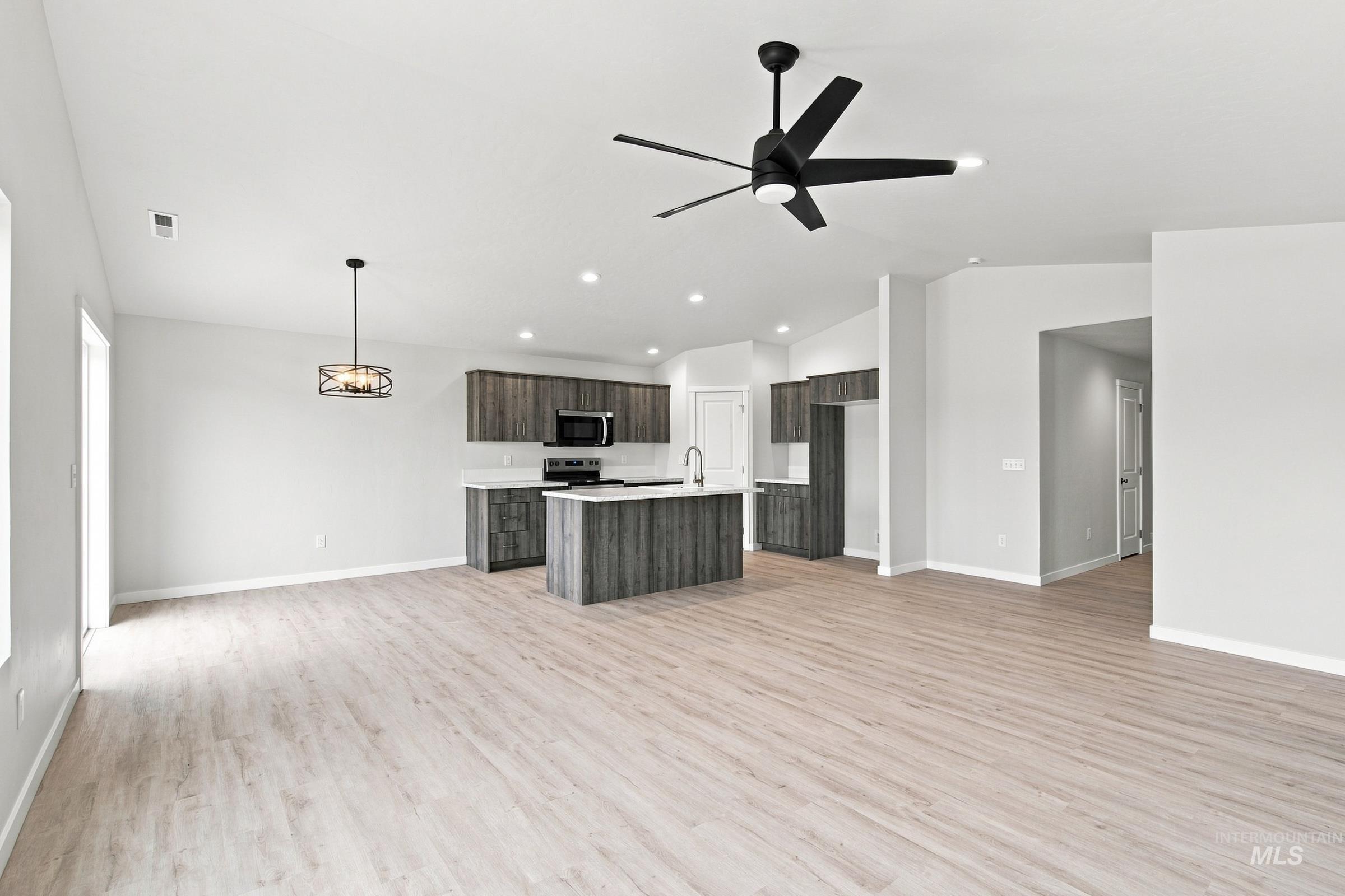 4405 Hewitt St, Caldwell, Idaho 83605, 3 Bedrooms, 2 Bathrooms, Residential For Sale, Price $429,990,MLS 98996109