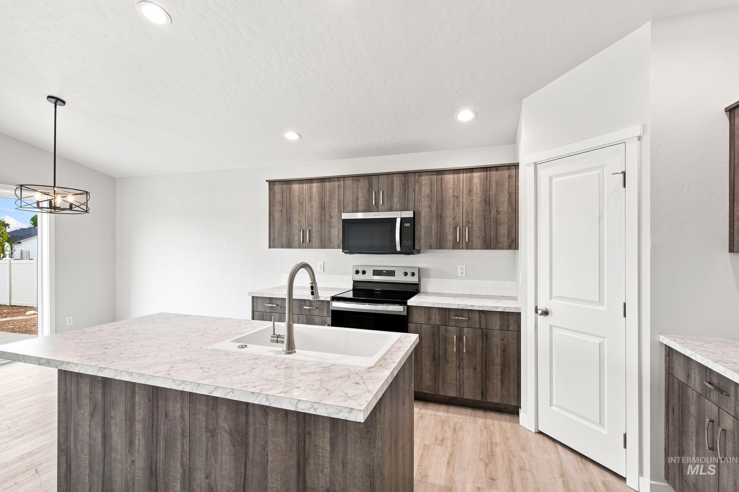 4405 Hewitt St, Caldwell, Idaho 83605, 3 Bedrooms, 2 Bathrooms, Residential For Sale, Price $429,990,MLS 98996109