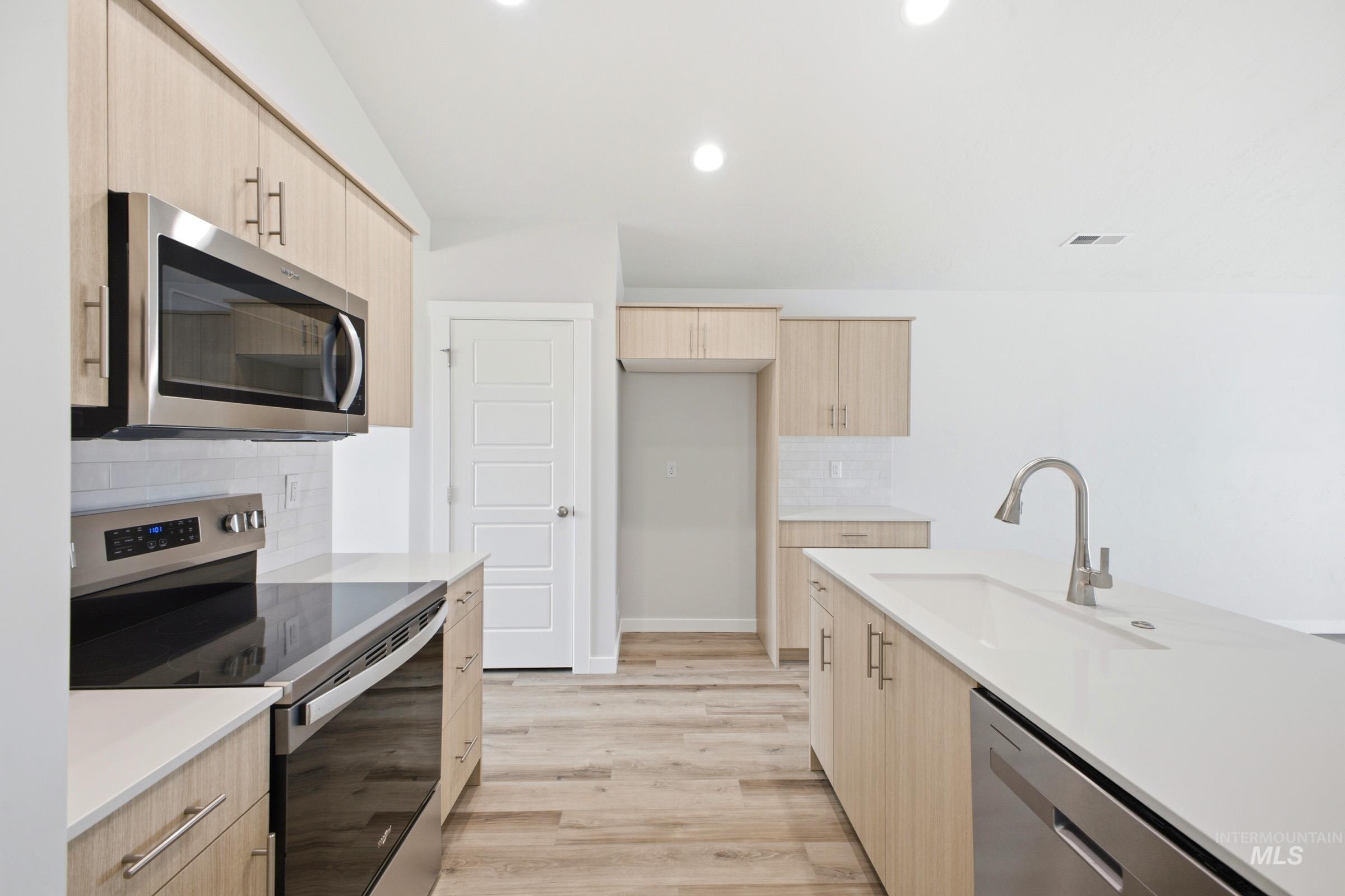 2443 W Red Jasper Dr, Kuna, Idaho 83634, 3 Bedrooms, 2 Bathrooms, Residential For Sale, Price $429,990,MLS 98996113