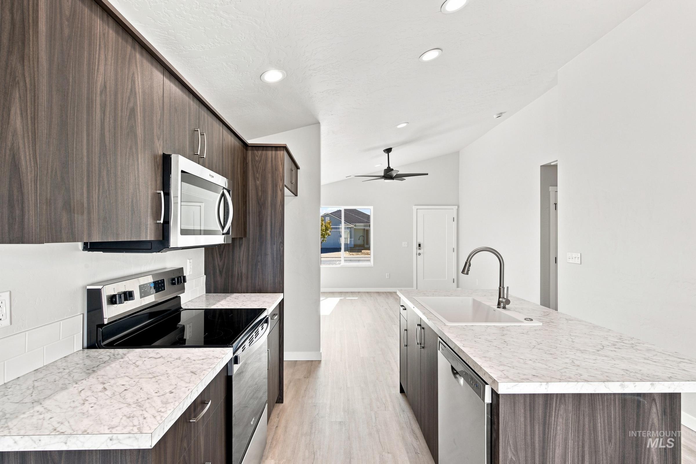 337 N Tideberry Ave, Kuna, Idaho 83634, 3 Bedrooms, 2 Bathrooms, Residential For Sale, Price $399,990,MLS 98996126