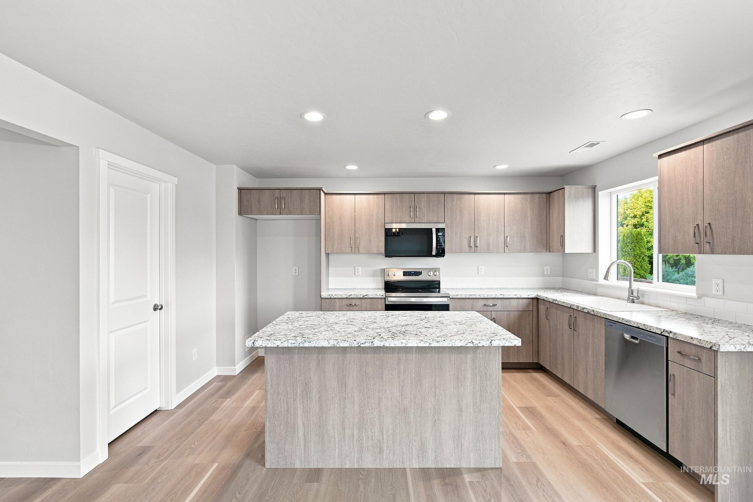 14080 Shiny Spruce St, Caldwell, Idaho 83607, 4 Bedrooms, 2.5 Bathrooms, Residential For Sale, Price $449,990,MLS 98996127