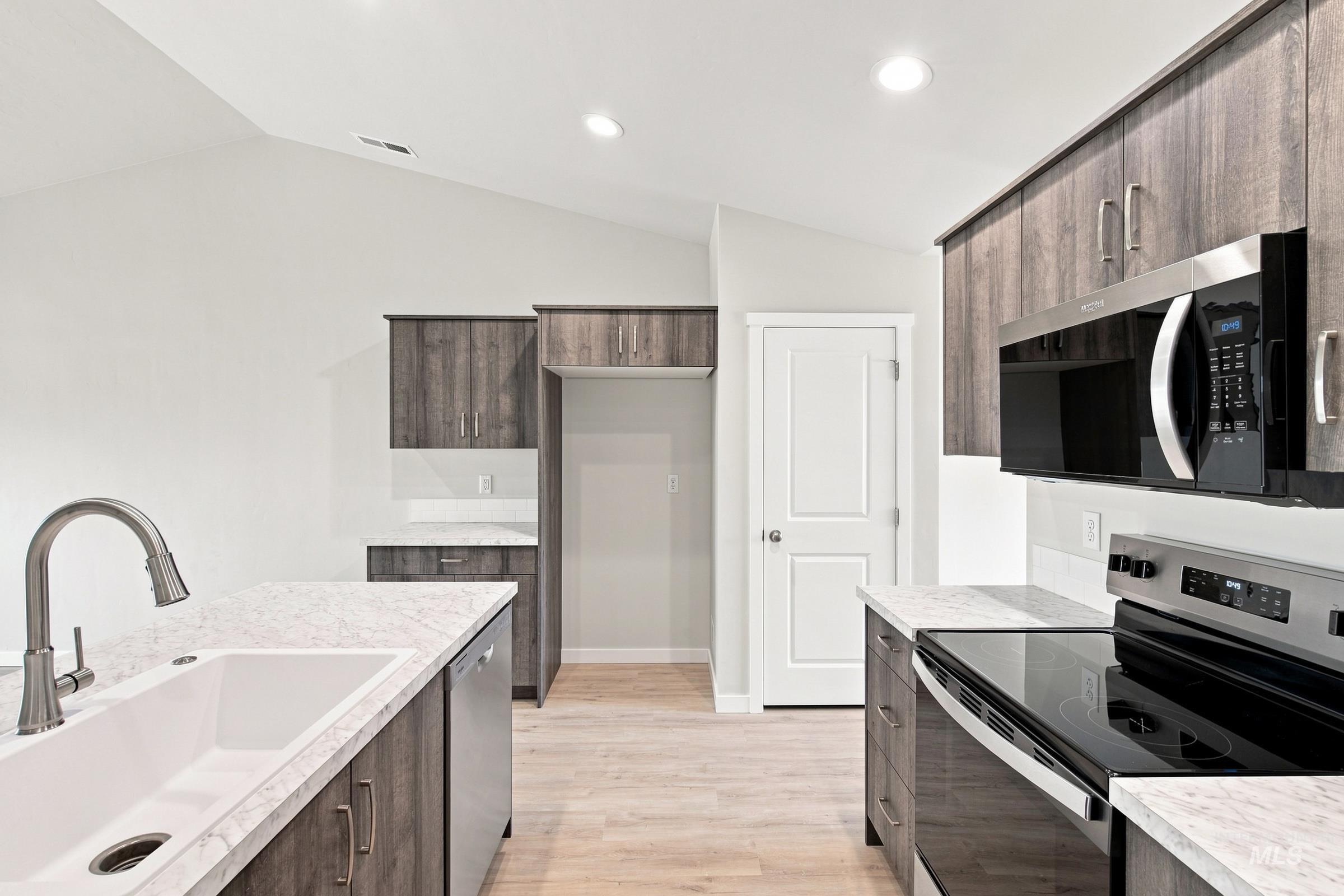 14113 Shiny Spruce St, Caldwell, Idaho 83607, 3 Bedrooms, 2 Bathrooms, Residential For Sale, Price $404,990,MLS 98996129