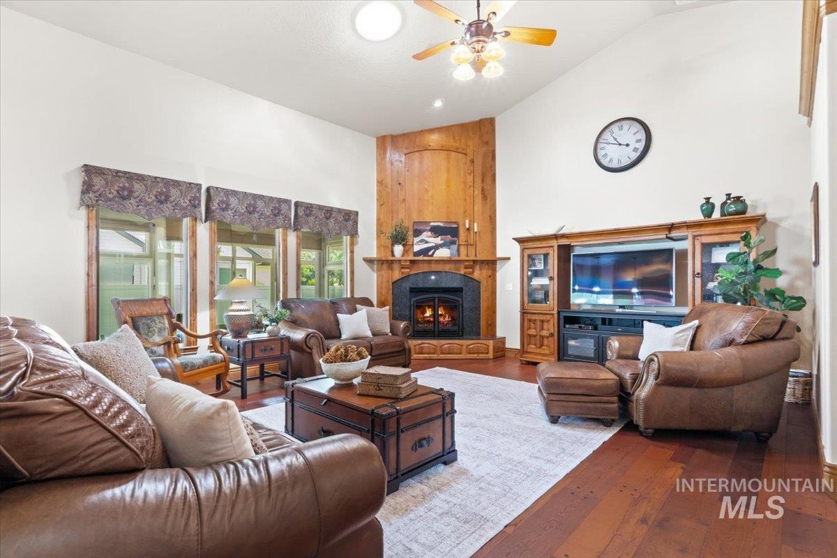 238 E Burney Glen Dr, Meridian, Idaho 83646, 2 Bedrooms, 2 Bathrooms, Residential For Sale, Price $599,900,MLS 98996146