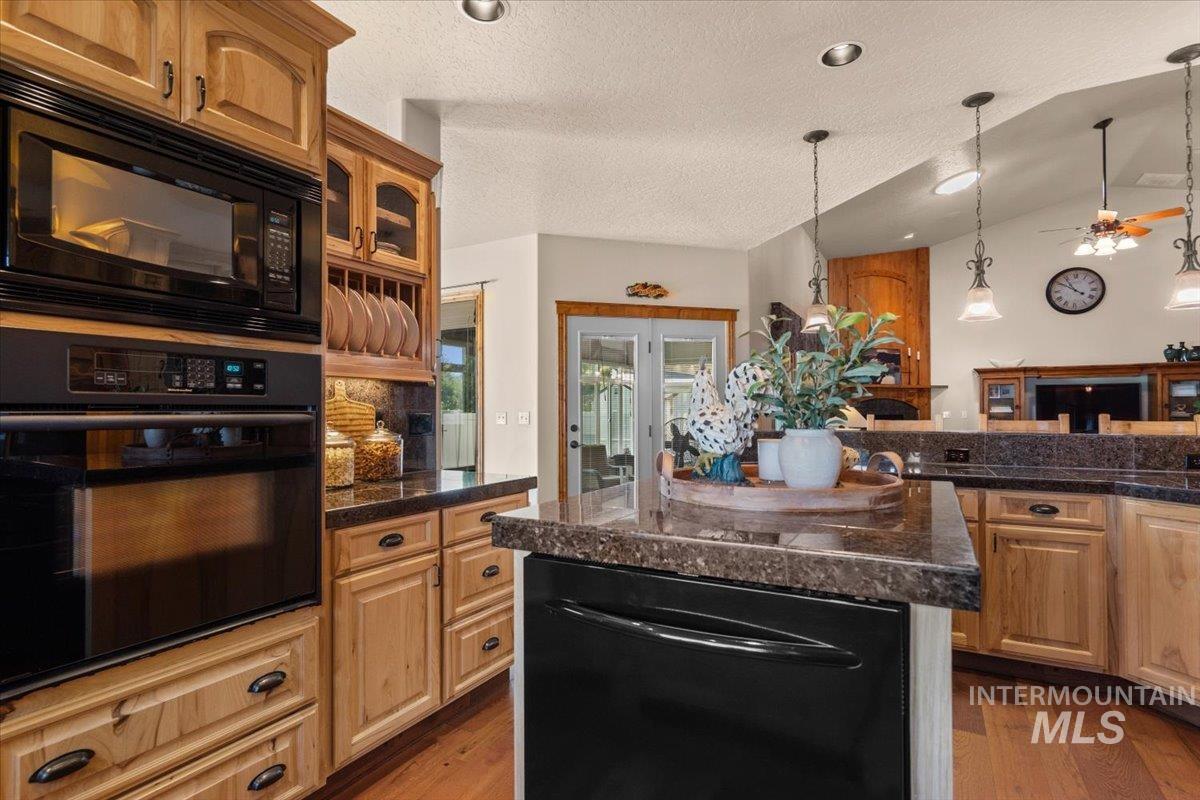 238 E Burney Glen Dr, Meridian, Idaho 83646, 2 Bedrooms, 2 Bathrooms, Residential For Sale, Price $599,900,MLS 98996146