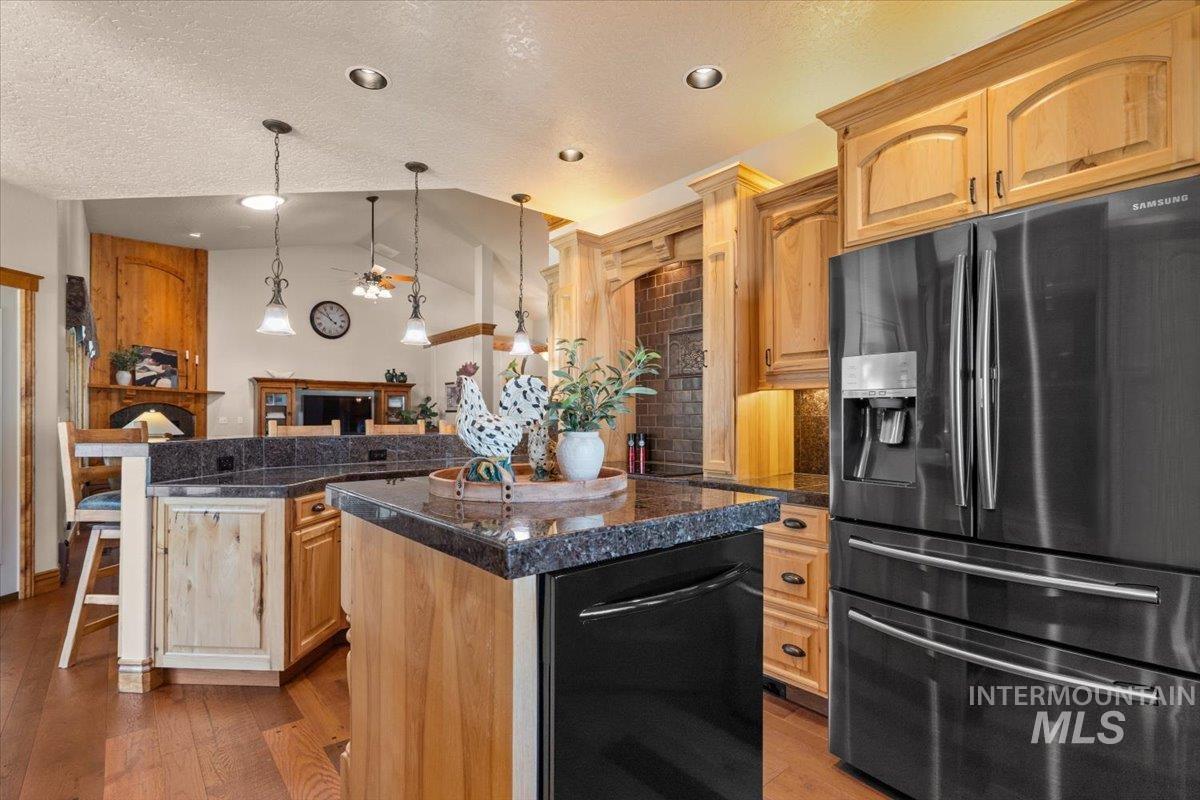 238 E Burney Glen Dr, Meridian, Idaho 83646, 2 Bedrooms, 2 Bathrooms, Residential For Sale, Price $599,900,MLS 98996146
