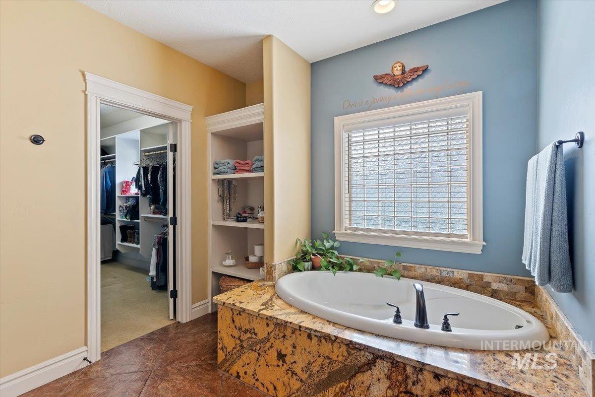 3910 S Tavistock Place, Meridian, Idaho 83642, 3 Bedrooms, 2.5 Bathrooms, Residential For Sale, Price $845,000,MLS 98996192