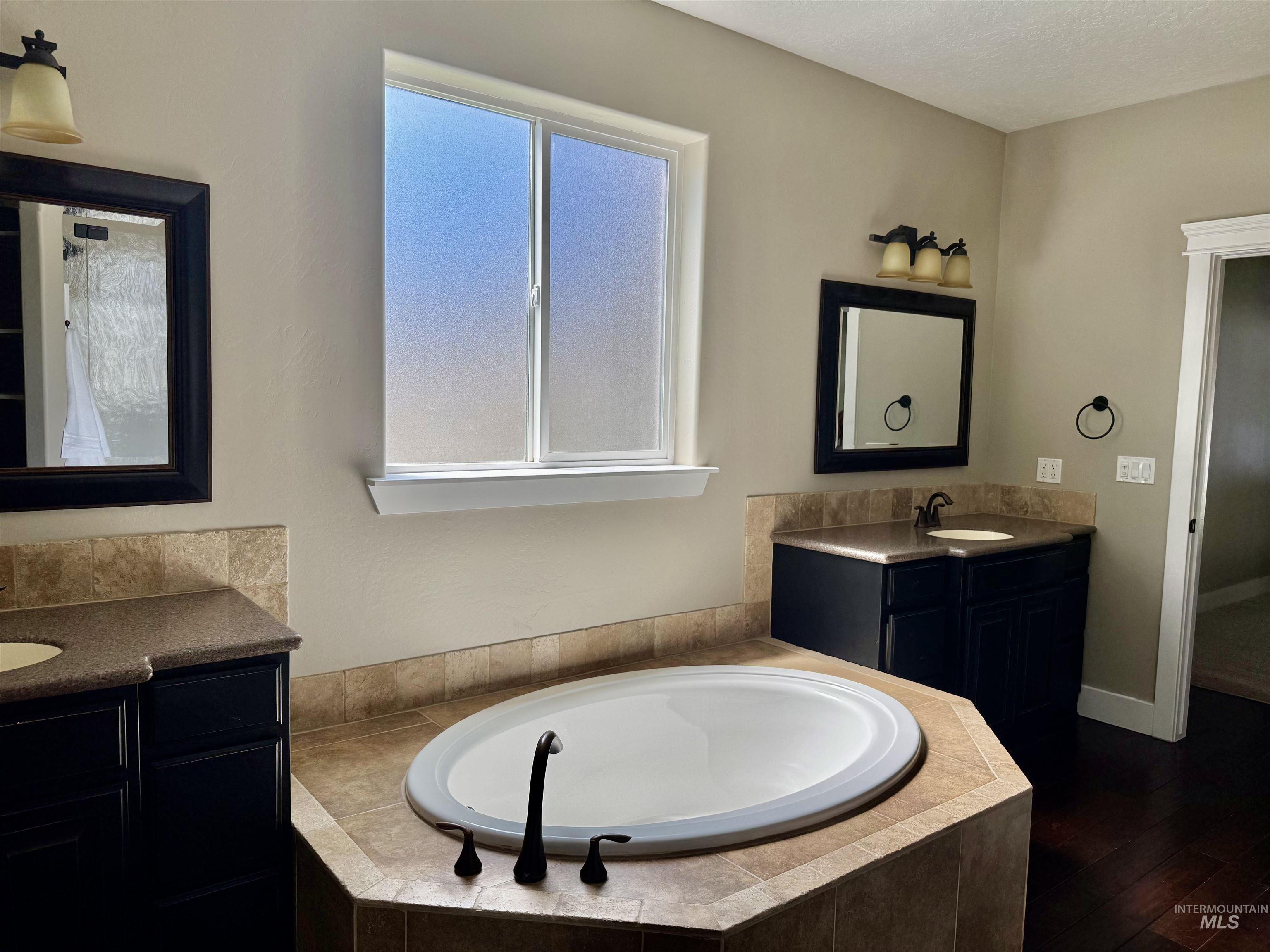 2132 Candleridge Dr., Twin Falls, Idaho 83301, 4 Bedrooms, 2.5 Bathrooms, Residential For Sale, Price $545,000,MLS 98996195