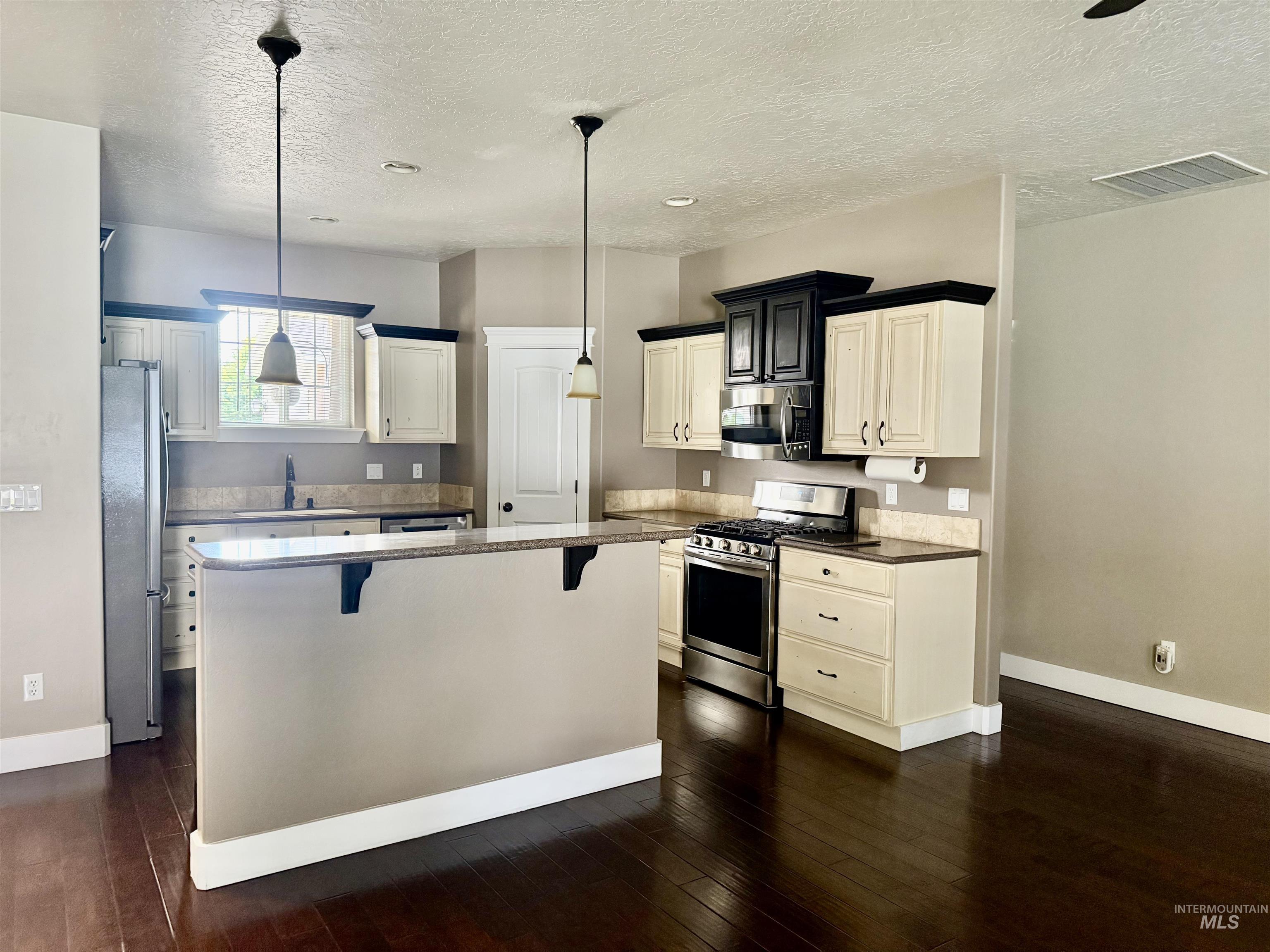 2132 Candleridge Dr., Twin Falls, Idaho 83301, 4 Bedrooms, 2.5 Bathrooms, Residential For Sale, Price $545,000,MLS 98996195