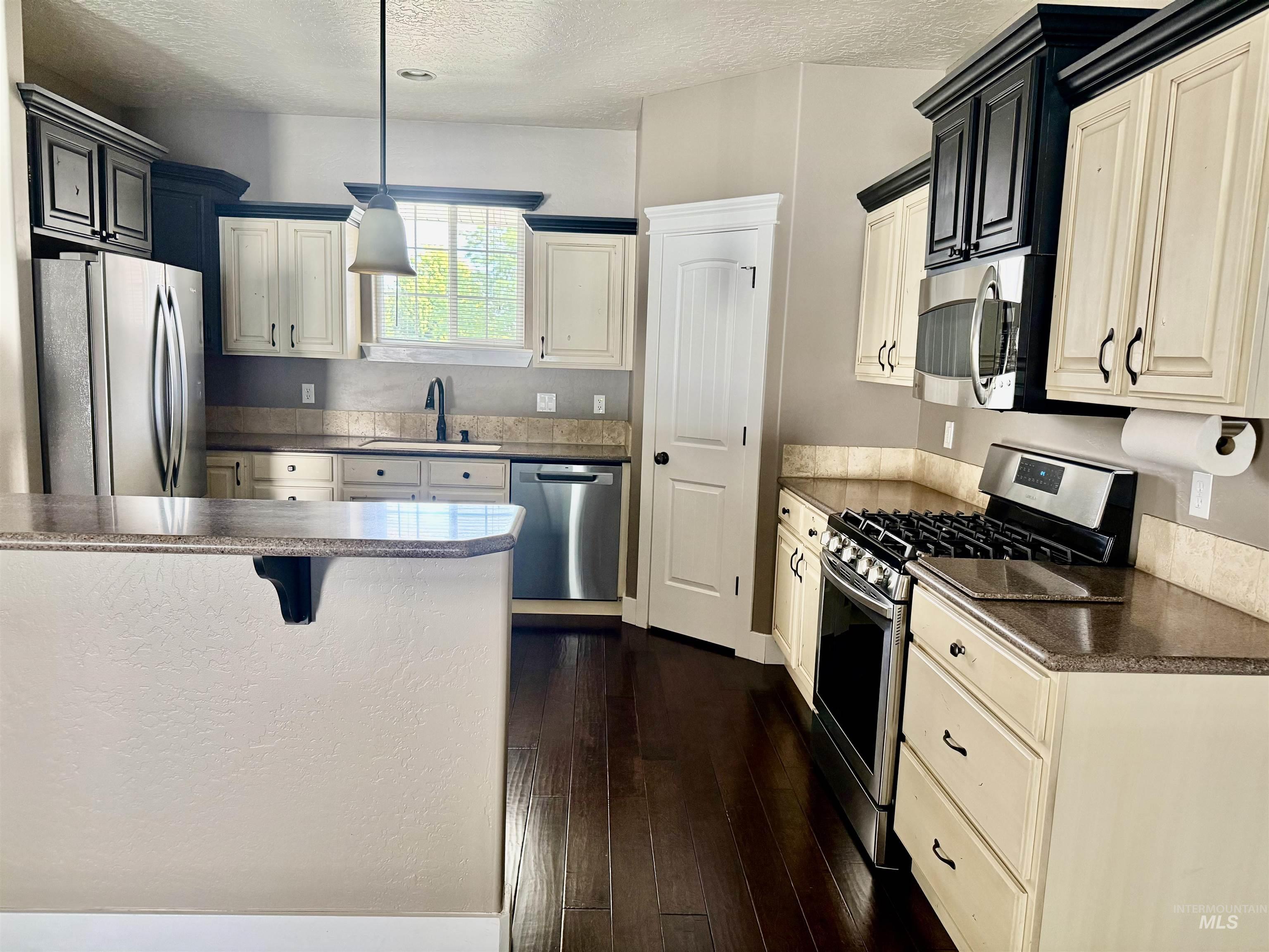 2132 Candleridge Dr., Twin Falls, Idaho 83301, 4 Bedrooms, 2.5 Bathrooms, Residential For Sale, Price $545,000,MLS 98996195