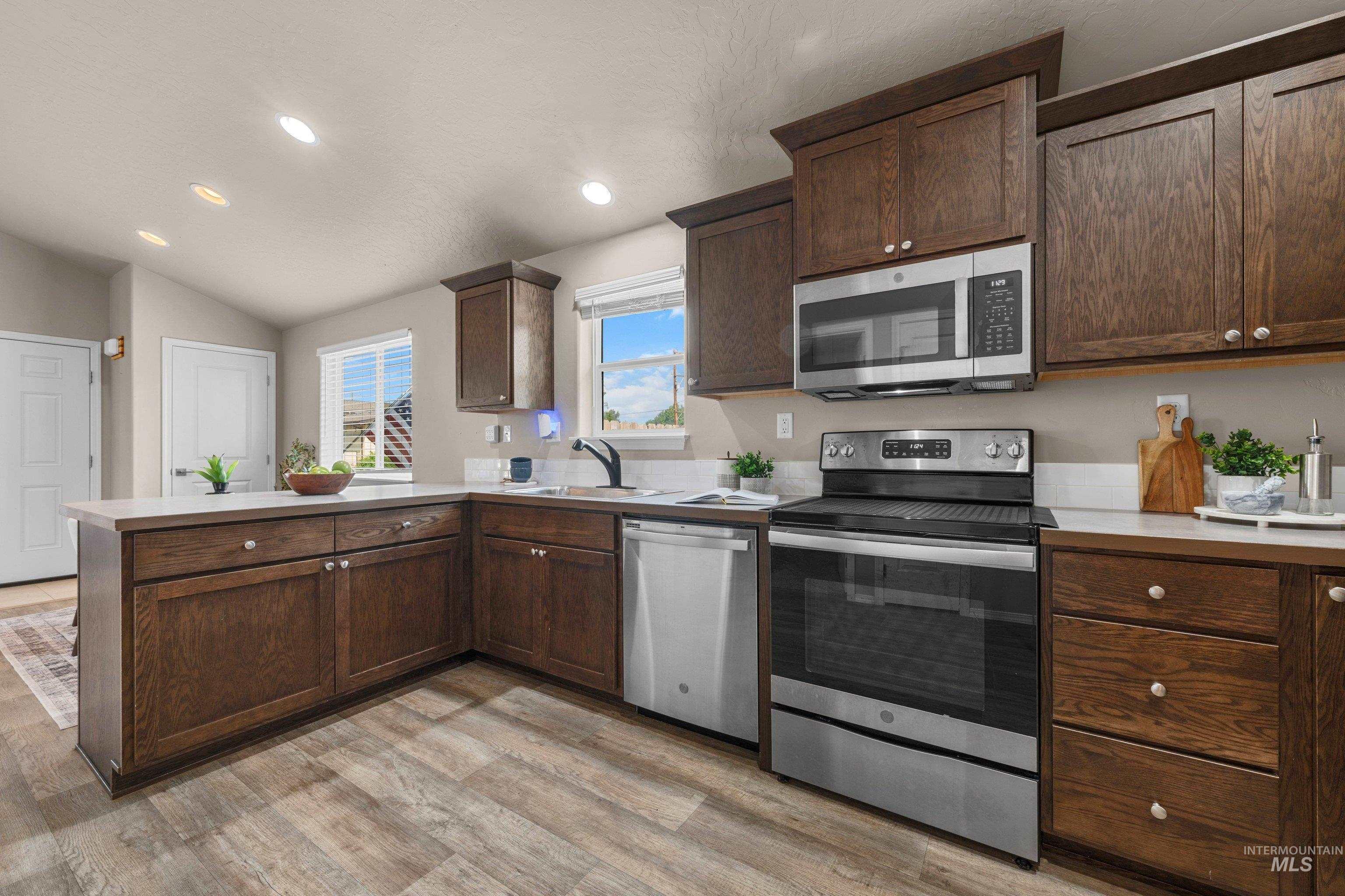 13 S Hawthorne Ave, Middleton, Idaho 83644, 3 Bedrooms, 2 Bathrooms, Residential For Sale, Price $350,000,MLS 98996206