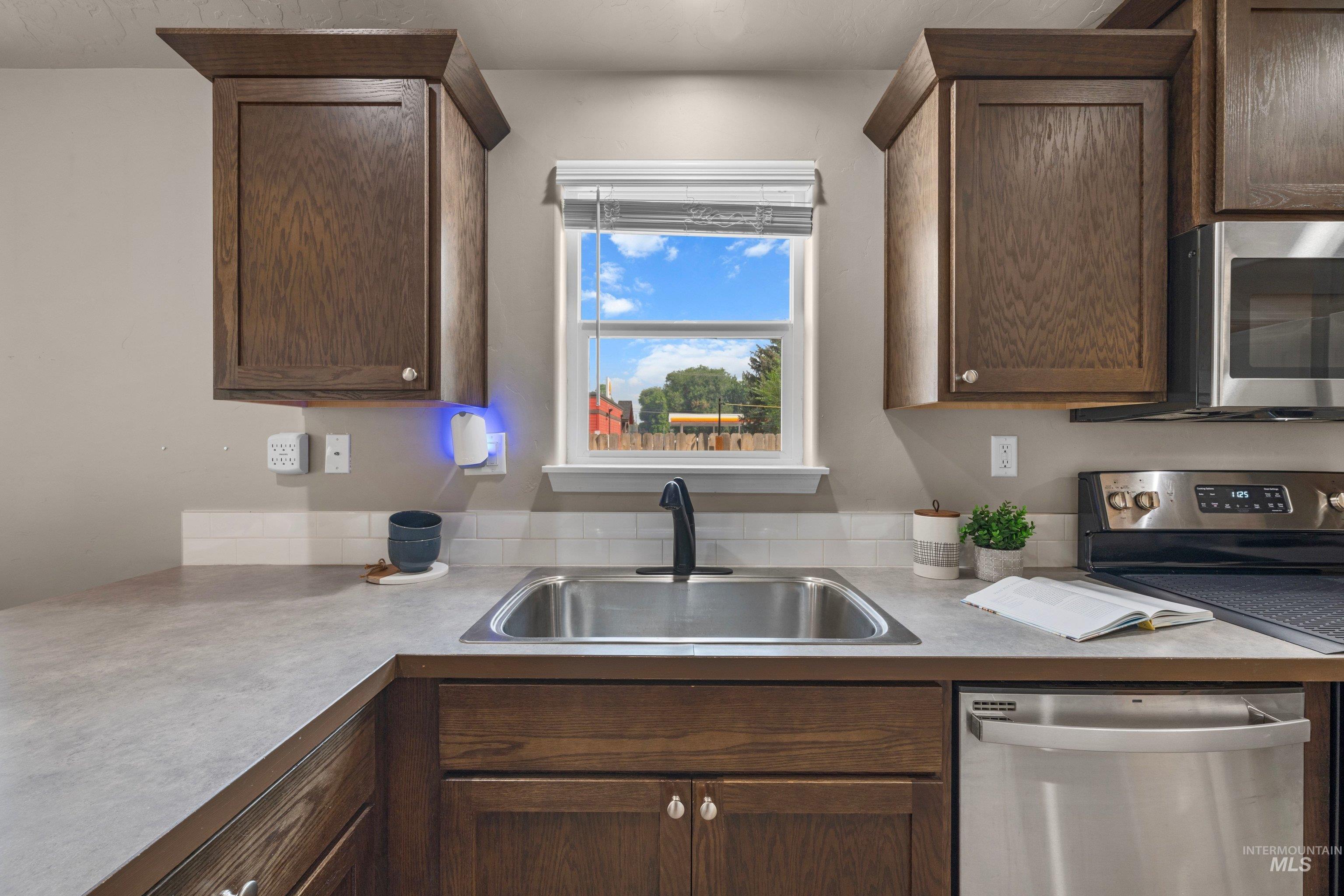 13 S Hawthorne Ave, Middleton, Idaho 83644, 3 Bedrooms, 2 Bathrooms, Residential For Sale, Price $350,000,MLS 98996206