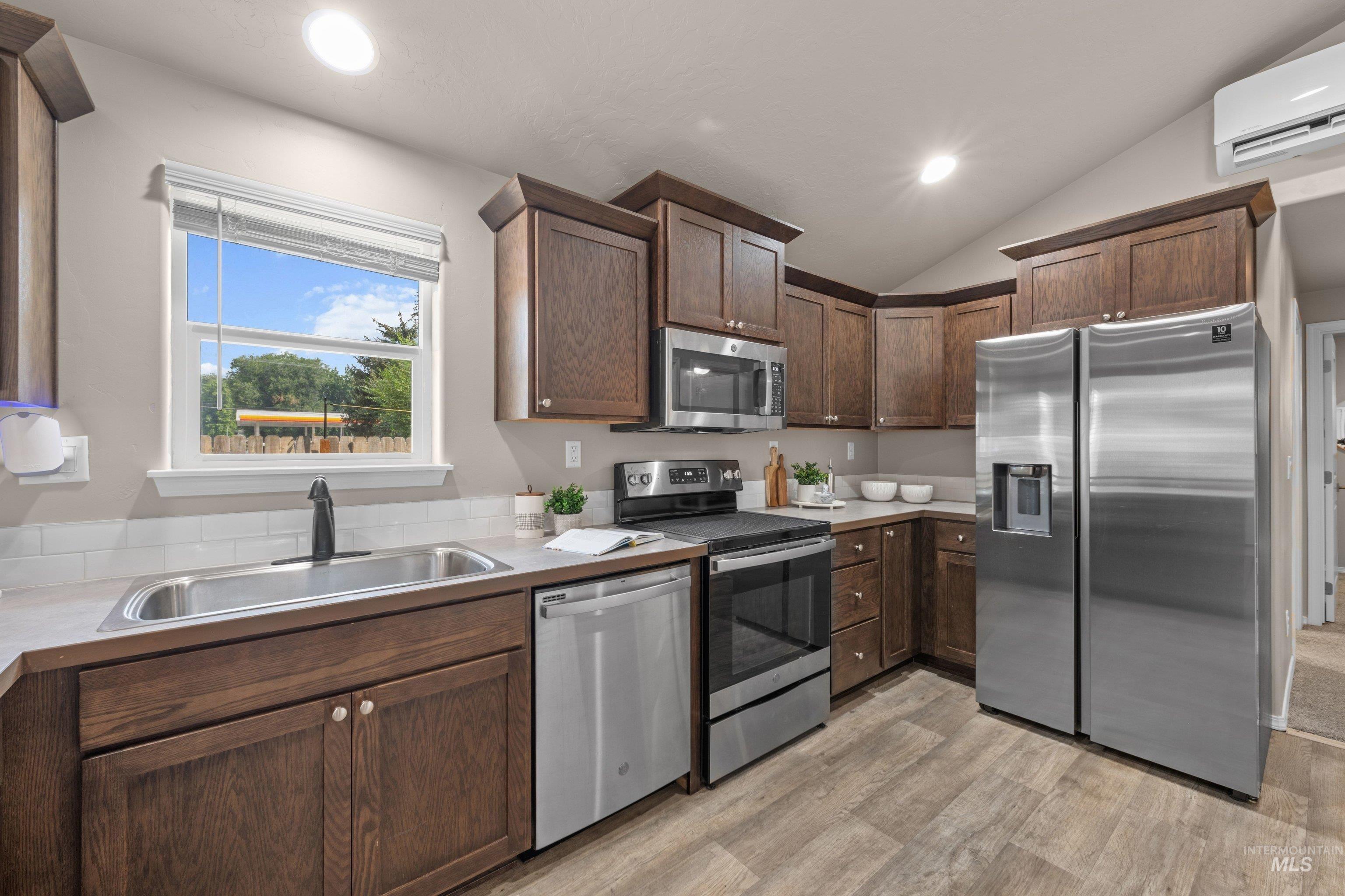 13 S Hawthorne Ave, Middleton, Idaho 83644, 3 Bedrooms, 2 Bathrooms, Residential For Sale, Price $350,000,MLS 98996206