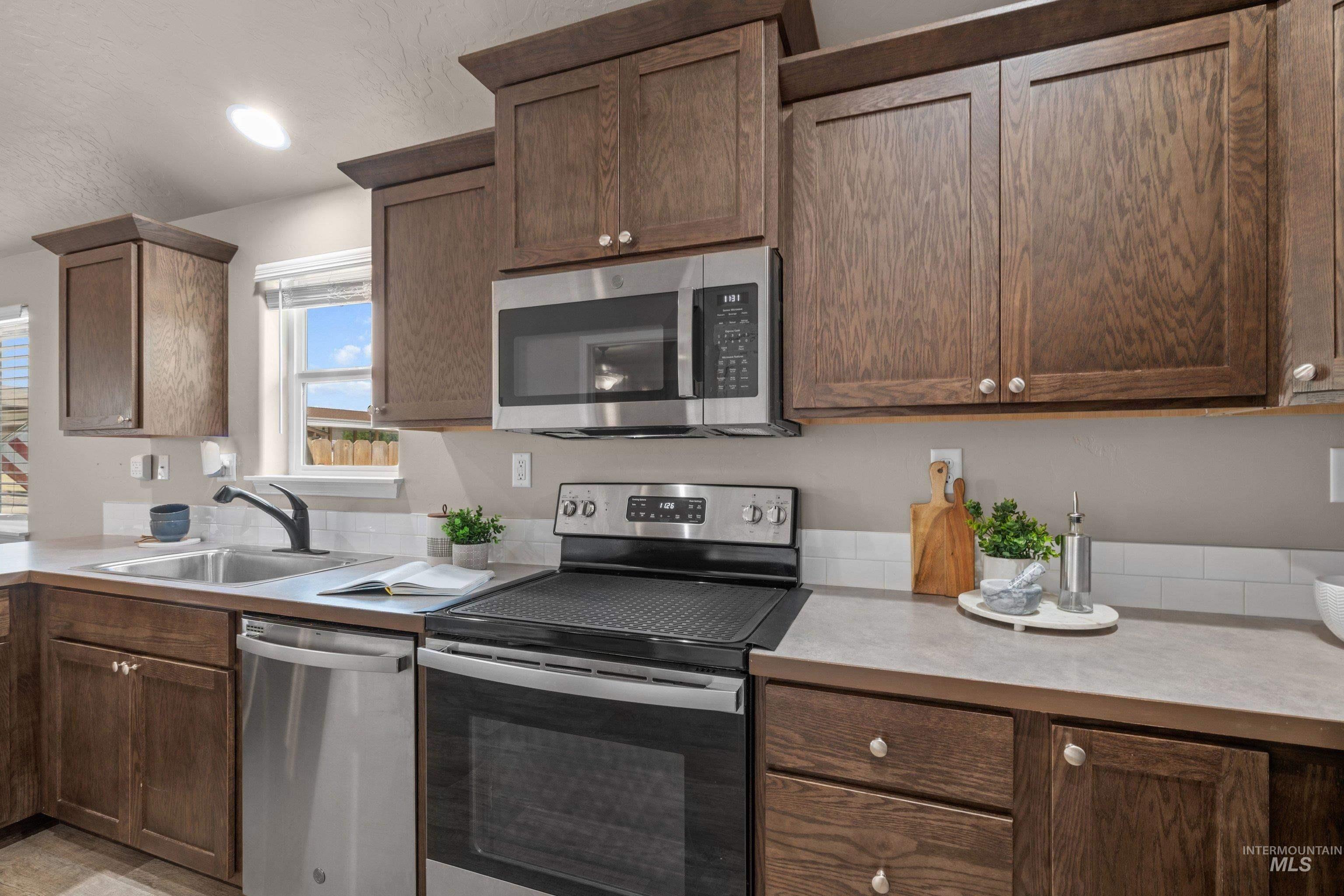 13 S Hawthorne Ave, Middleton, Idaho 83644, 3 Bedrooms, 2 Bathrooms, Residential For Sale, Price $350,000,MLS 98996206