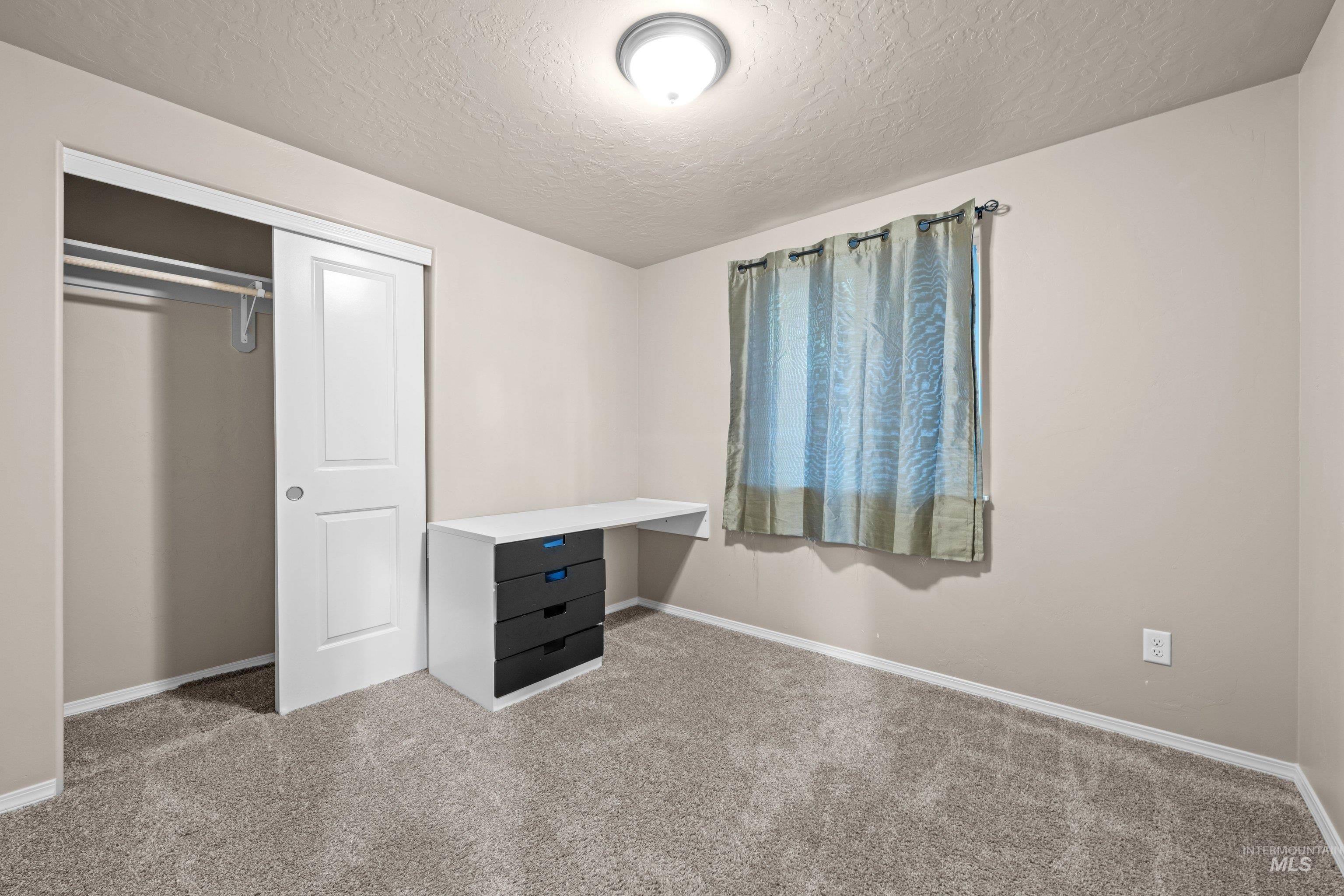 13 S Hawthorne Ave, Middleton, Idaho 83644, 3 Bedrooms, 2 Bathrooms, Residential For Sale, Price $350,000,MLS 98996206