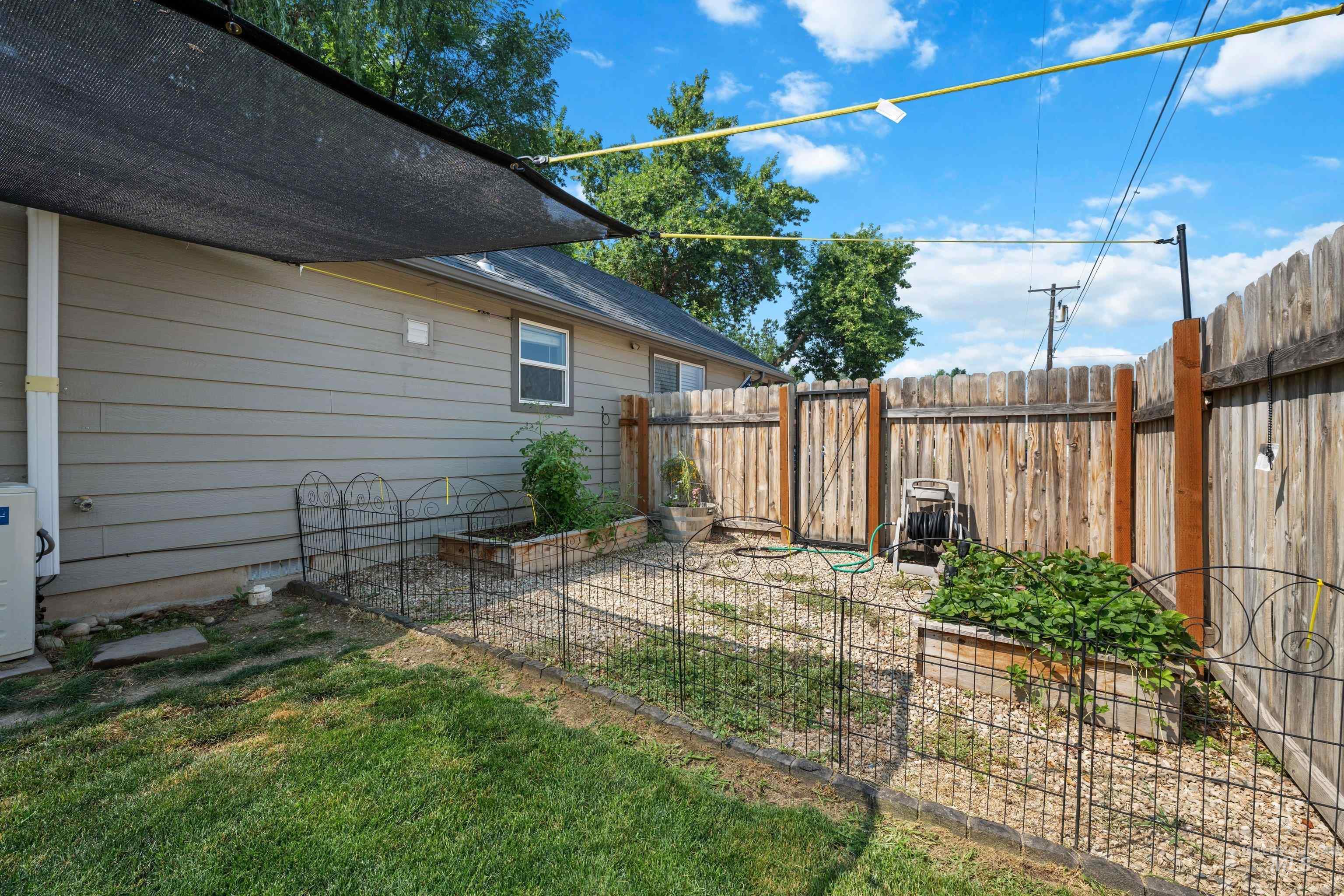 13 S Hawthorne Ave, Middleton, Idaho 83644, 3 Bedrooms, 2 Bathrooms, Residential For Sale, Price $350,000,MLS 98996206