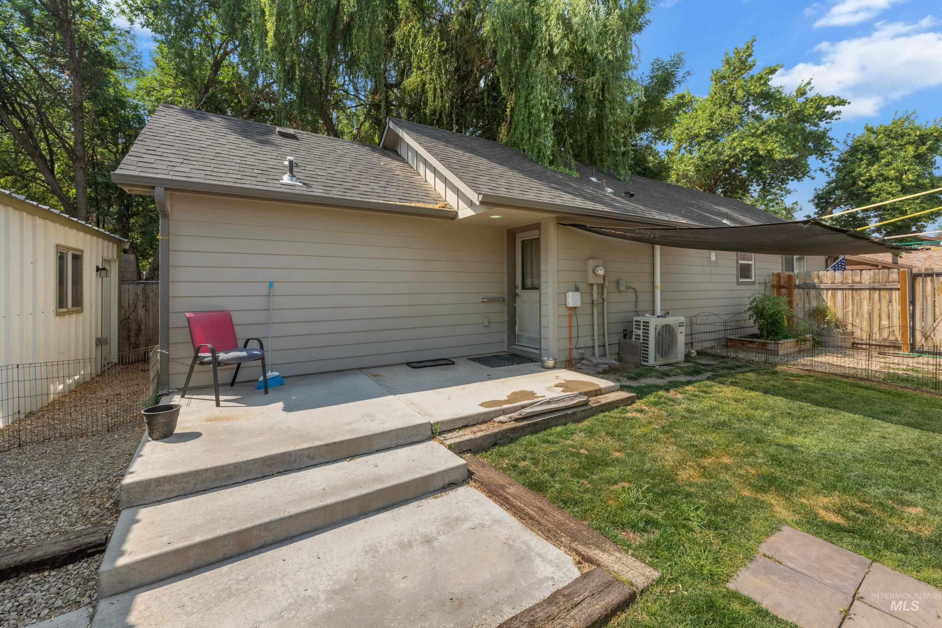 13 S Hawthorne Ave, Middleton, Idaho 83644, 3 Bedrooms, 2 Bathrooms, Residential For Sale, Price $350,000,MLS 98996206