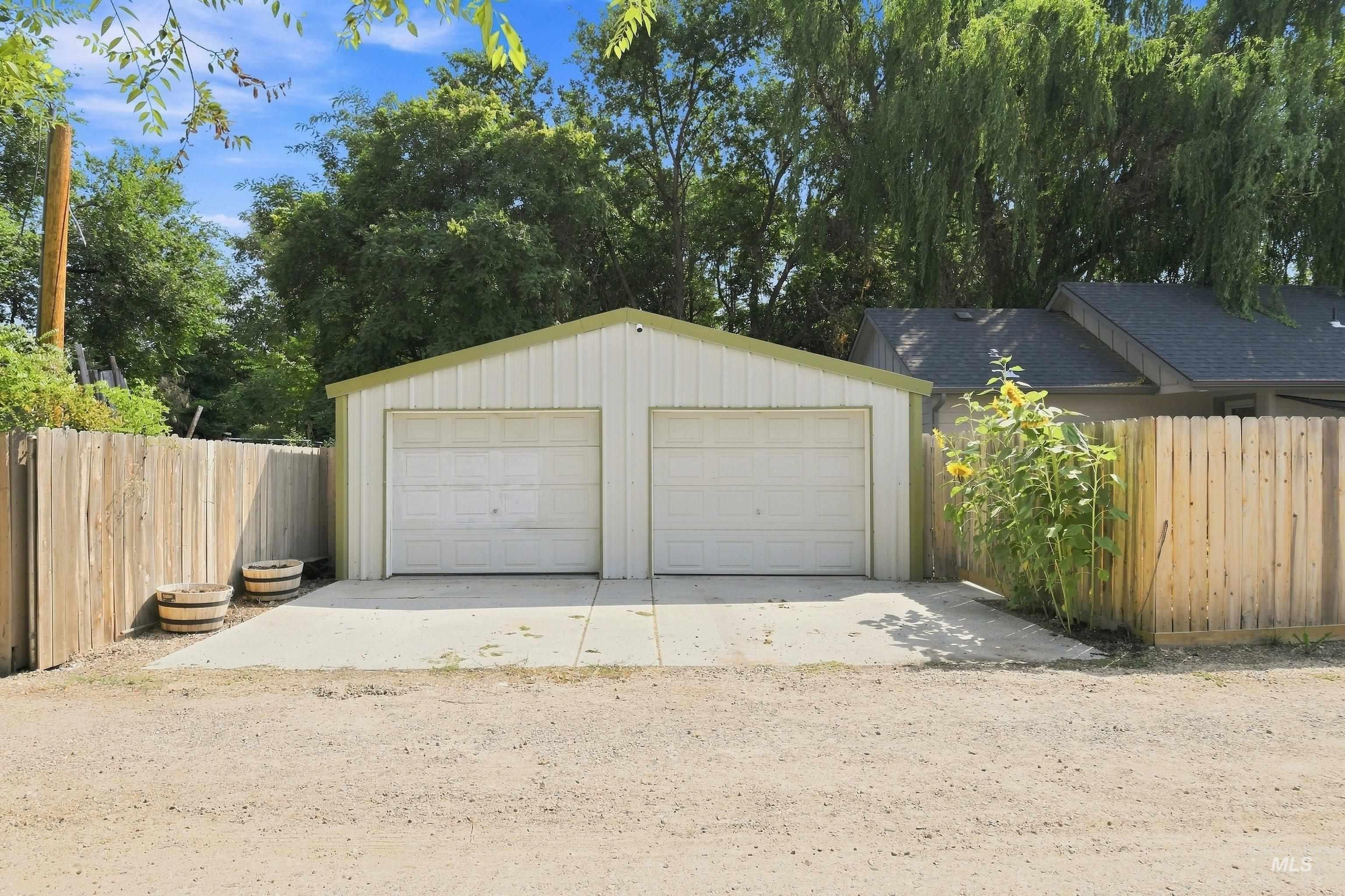 13 S Hawthorne Ave, Middleton, Idaho 83644, 3 Bedrooms, 2 Bathrooms, Residential For Sale, Price $350,000,MLS 98996206