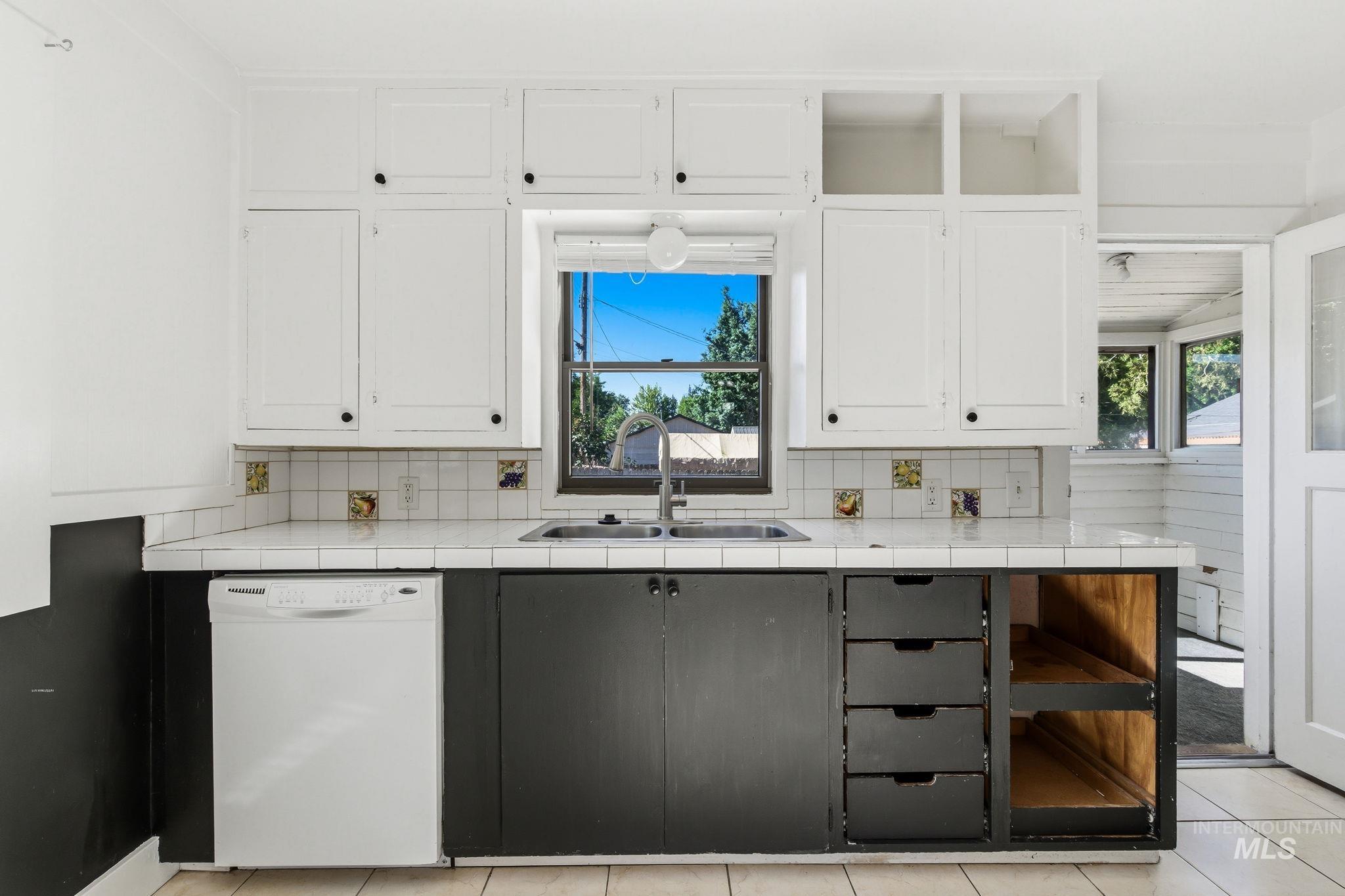2034 S Broxon, Boise, Idaho 83705, 4 Bedrooms, 2 Bathrooms, Residential Income For Sale, Price $469,900, 98996216