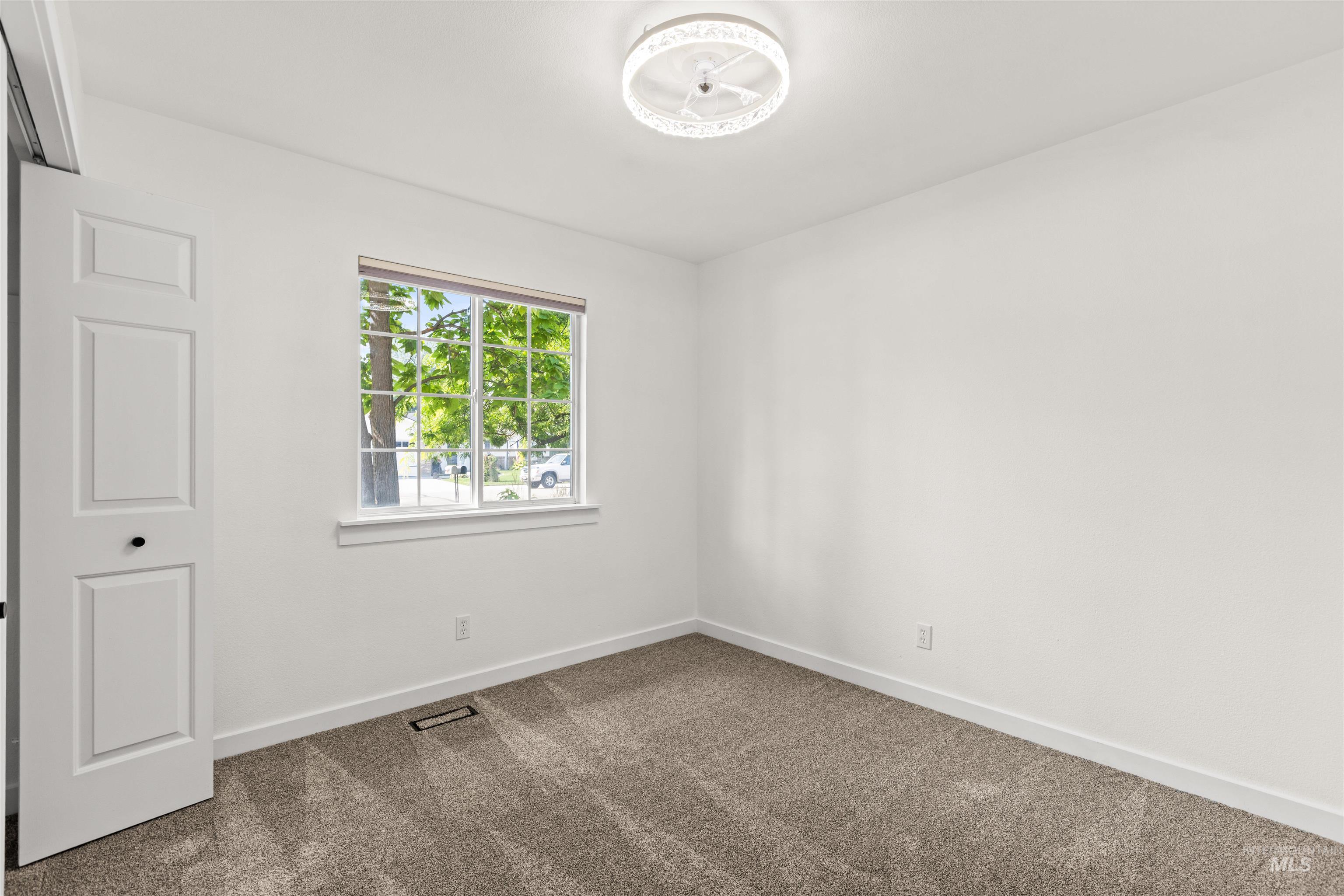 680 W Applegate St, Meridian, Idaho 83642, 4 Bedrooms, 2 Bathrooms, Residential For Sale, Price $514,888,MLS 98996222