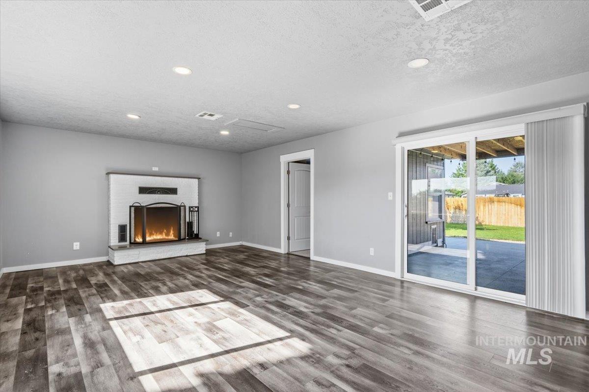 3029 N Maple Grove Rd, Boise, Idaho 83704, 3 Bedrooms, 2 Bathrooms, Residential Income For Sale, Price $499,000, 98996233