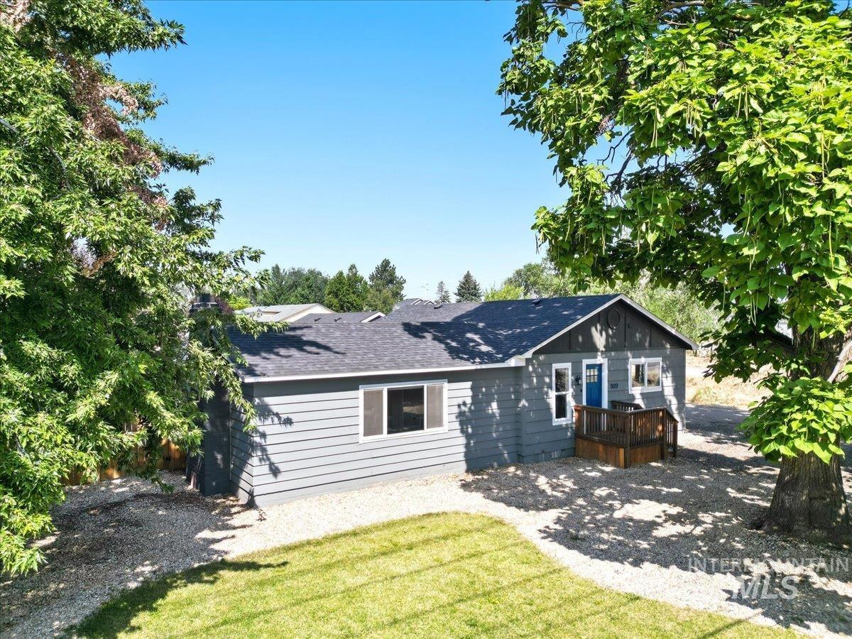 3029 N Maple Grove Rd, Boise, Idaho 83704, 3 Bedrooms, 2 Bathrooms, Residential Income For Sale, Price $499,000, 98996233